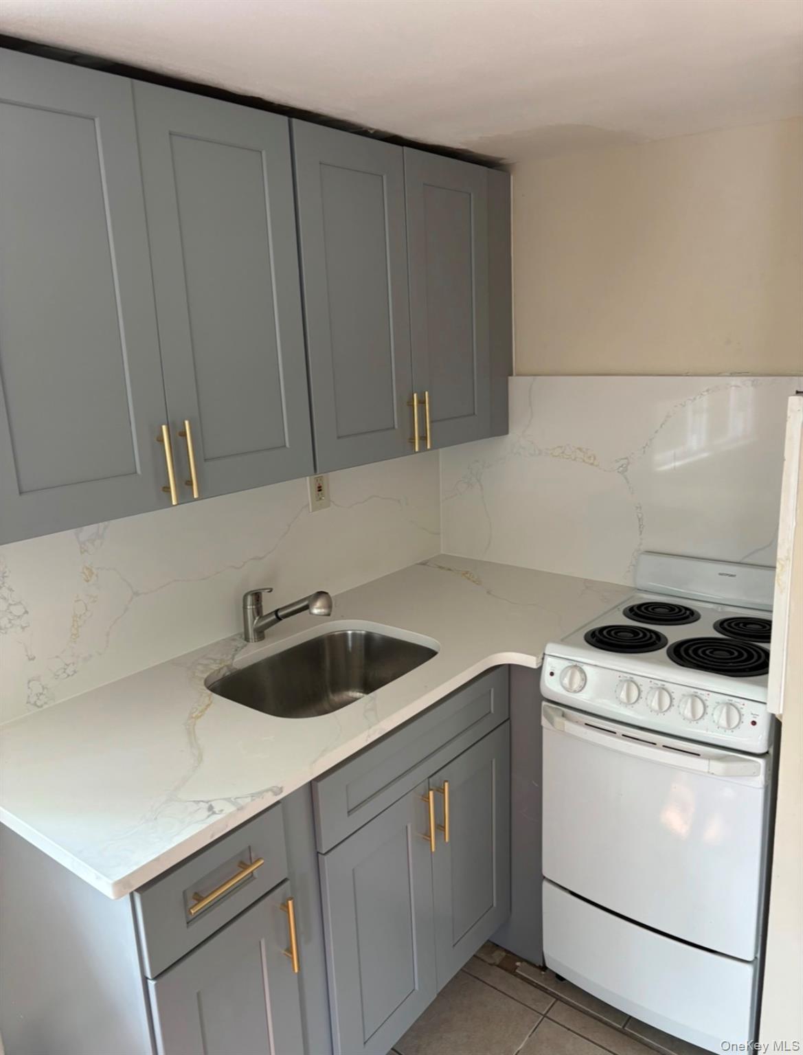 976205 Property Photo 1