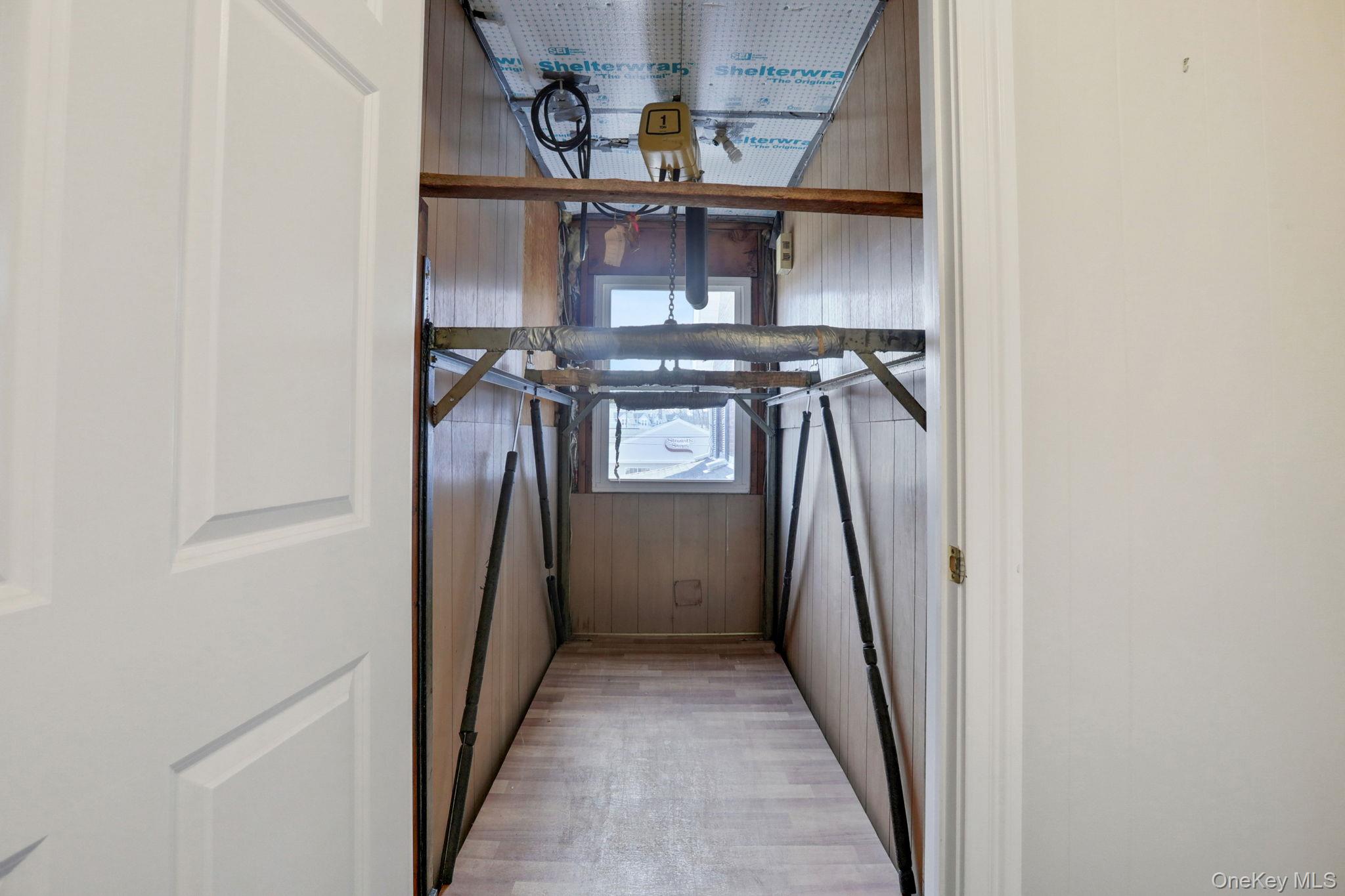 411 Albany Avenue Property Photo 7