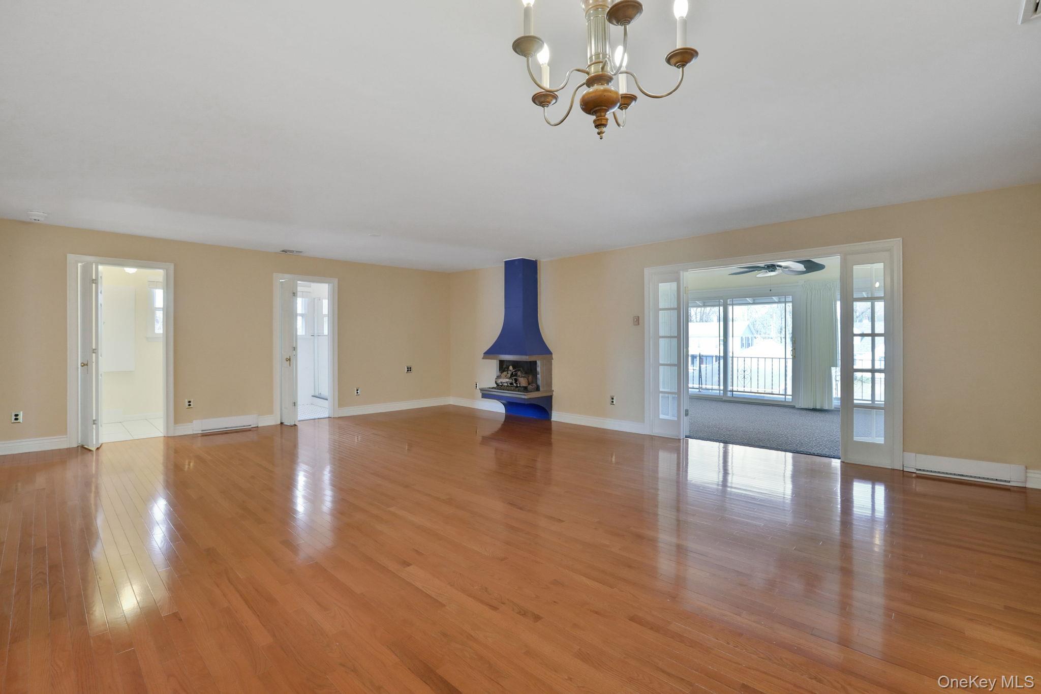 411 Albany Avenue Property Photo 13