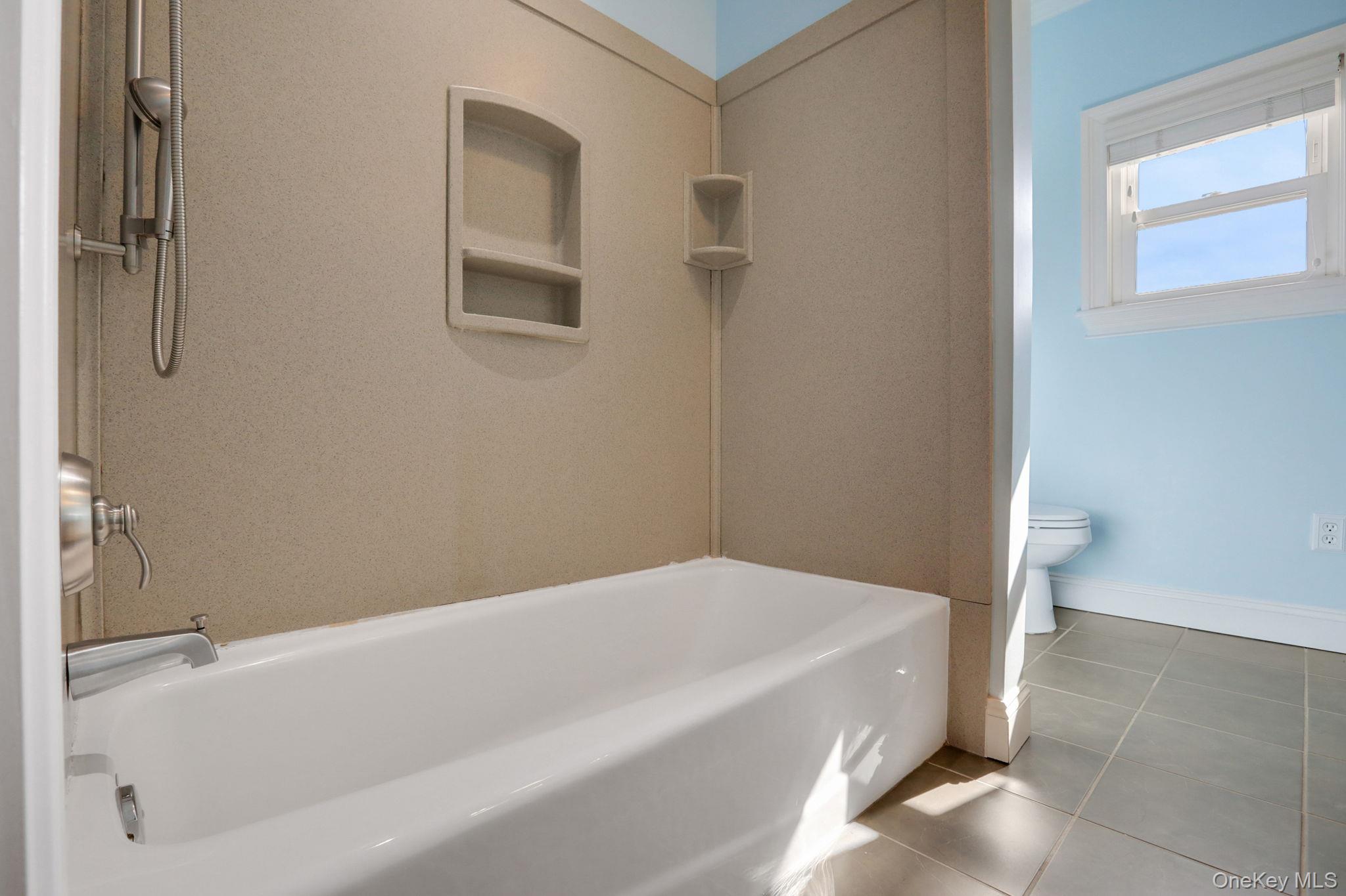 411 Albany Avenue Property Photo 18