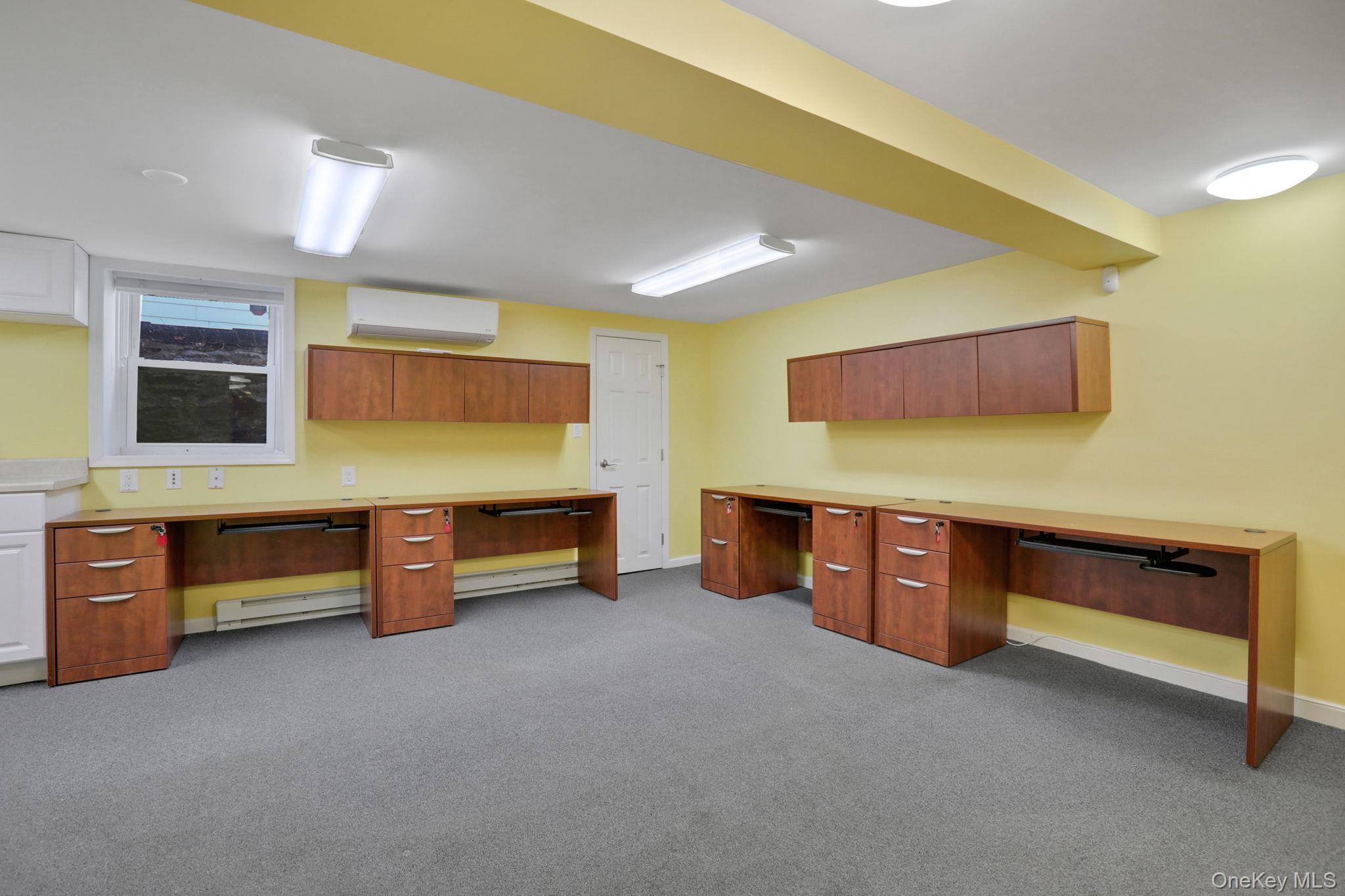411 Albany Avenue Property Photo 21