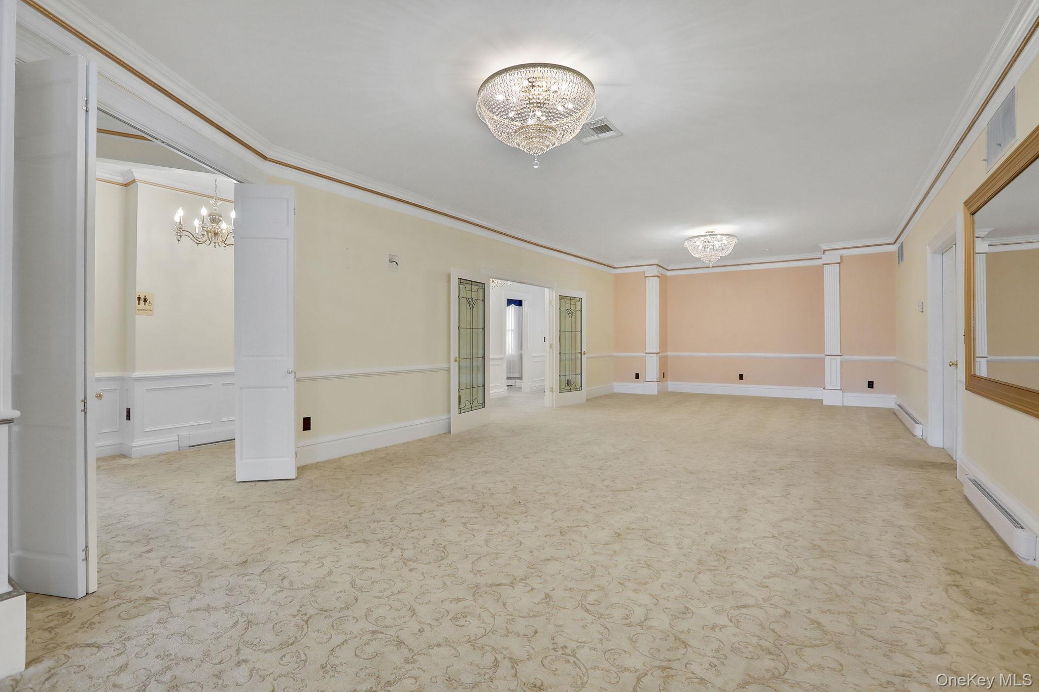 411 Albany Avenue Property Photo 28