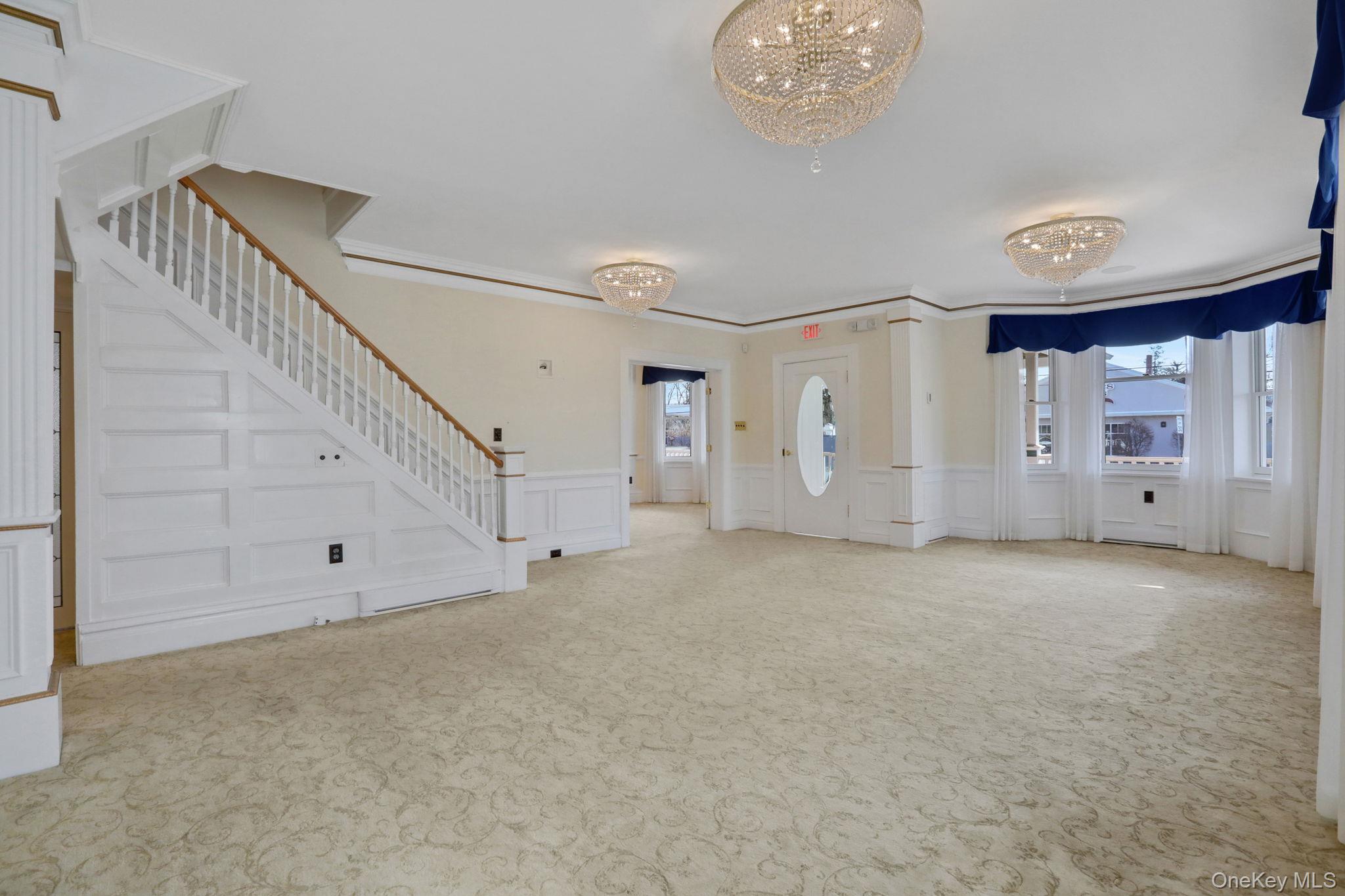 411 Albany Avenue Property Photo 32