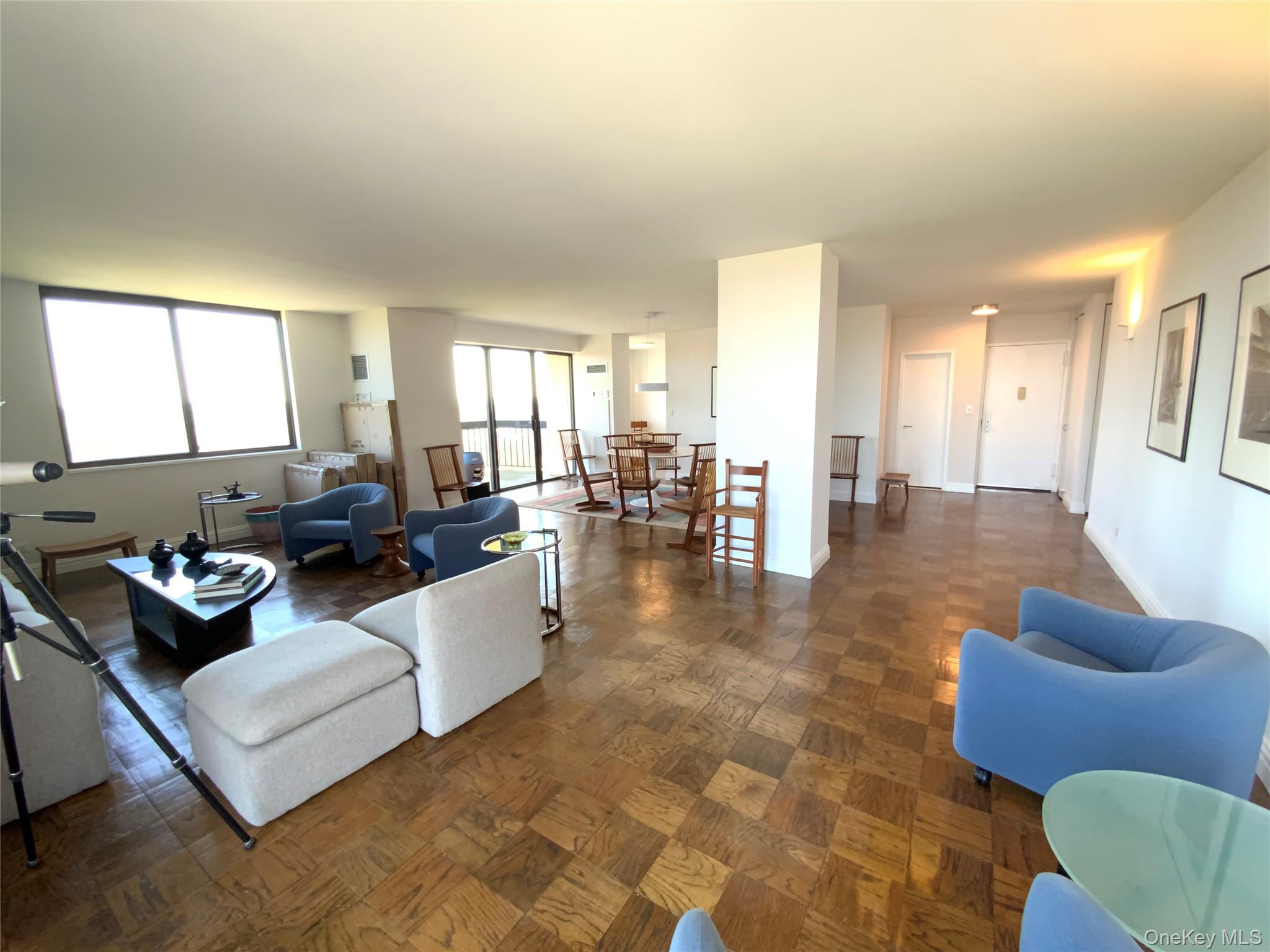 27110 Grand Central Parkway 18e Property Photo 4