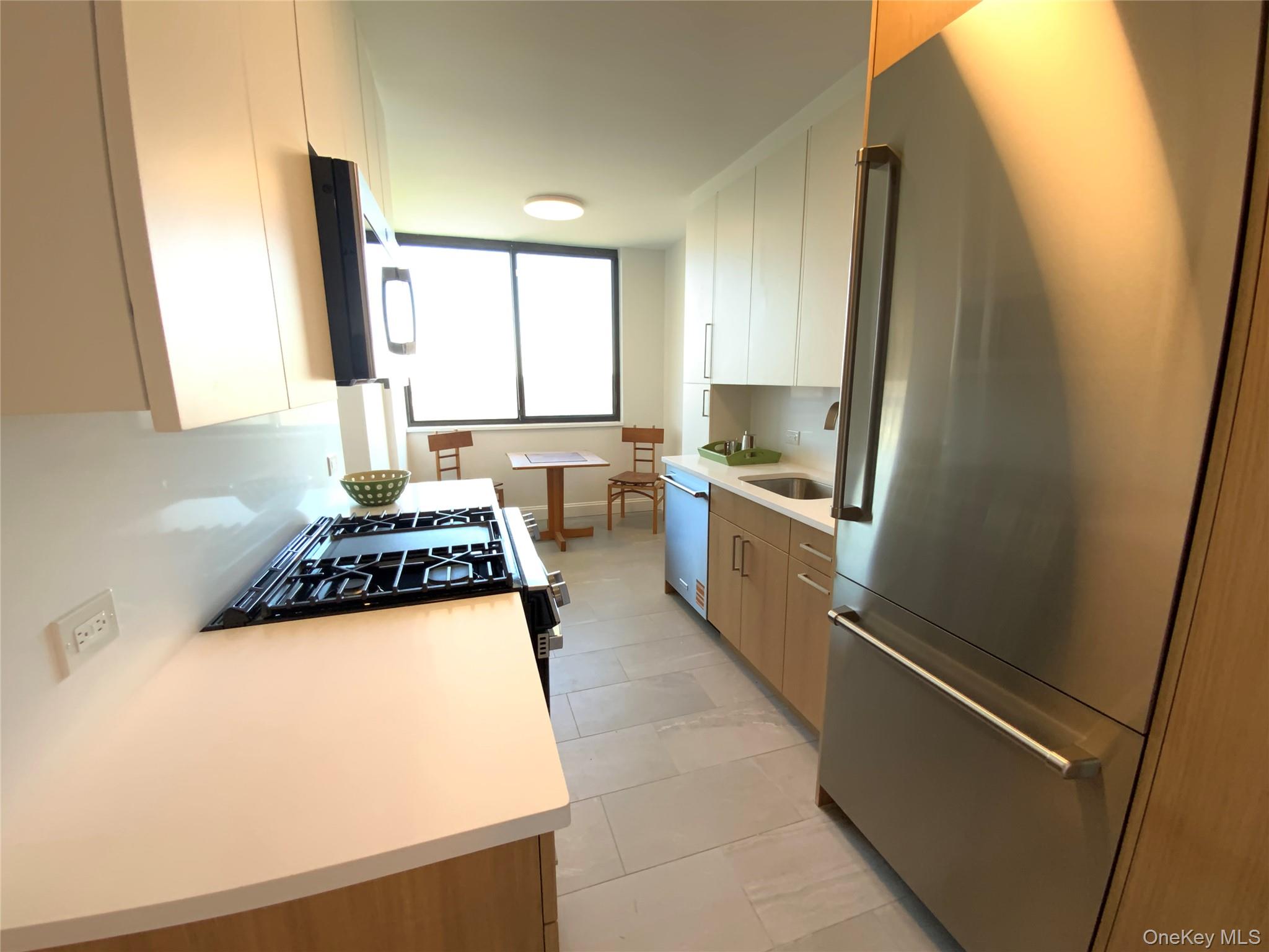 27110 Grand Central Parkway 18e Property Photo 12