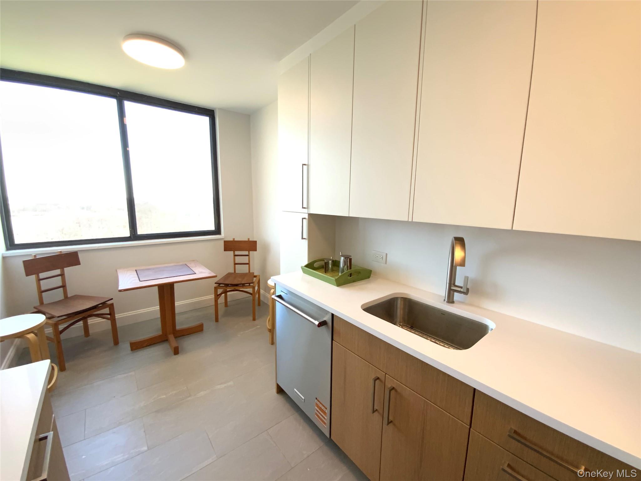 27110 Grand Central Parkway 18e Property Photo 13