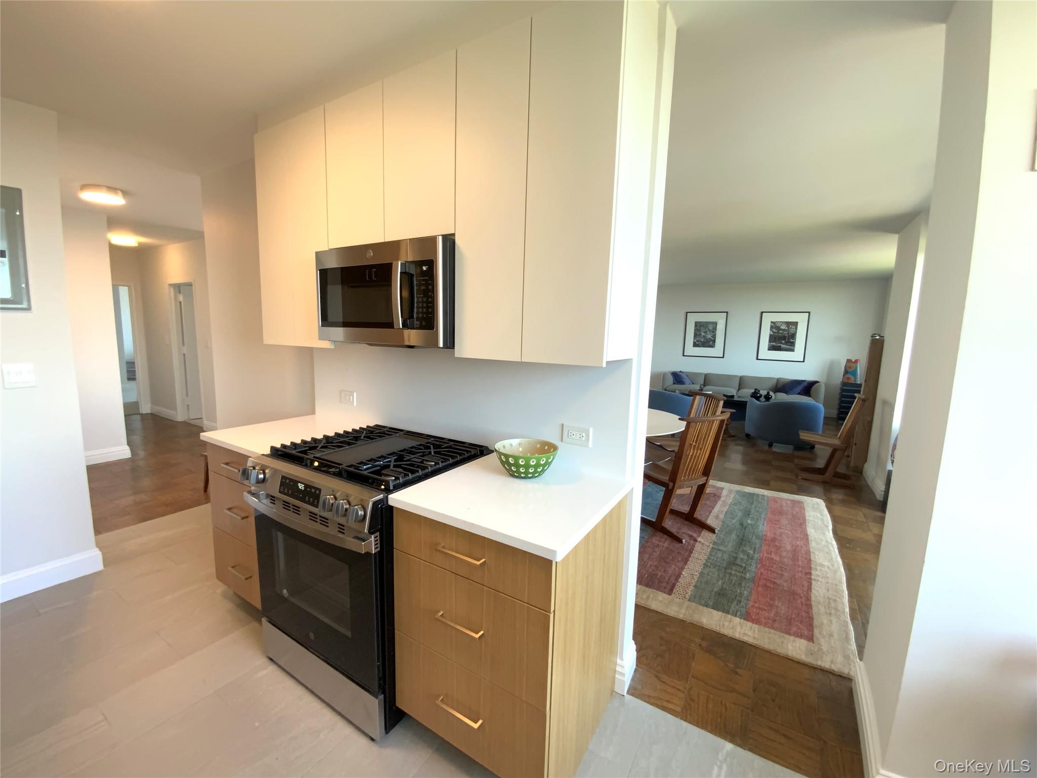 27110 Grand Central Parkway 18e Property Photo 14