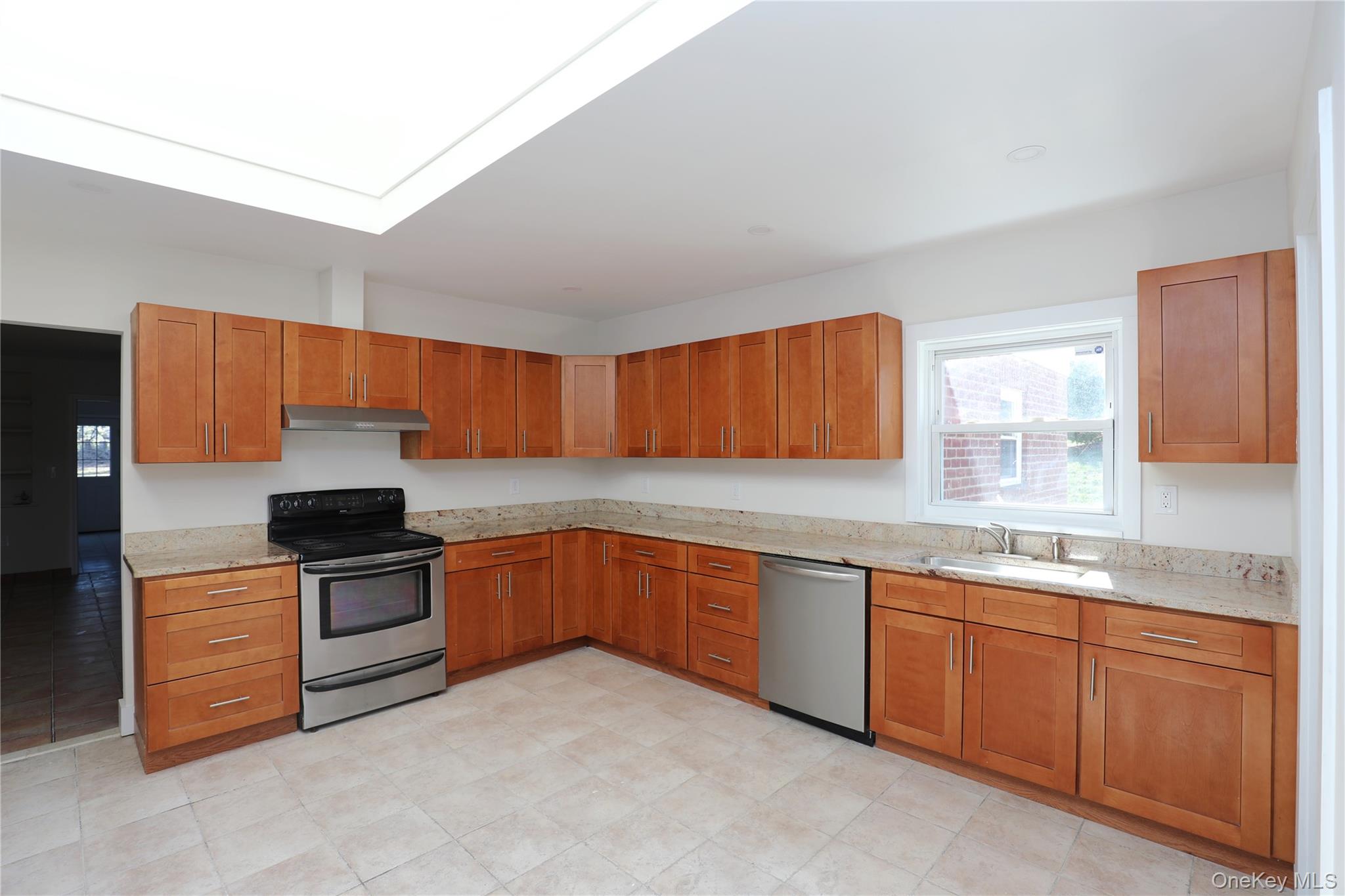 14311 9w Property Photo 3