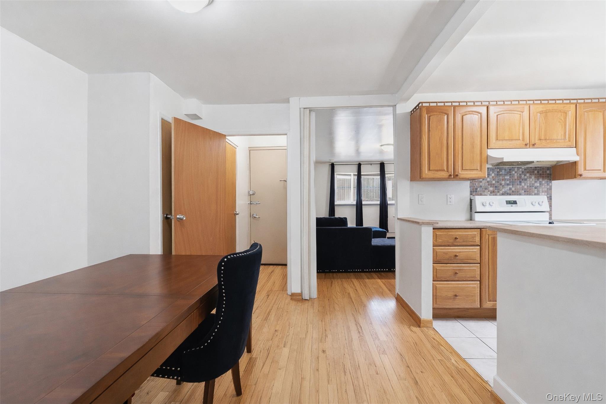 1677 Unionport Road Property Photo 3
