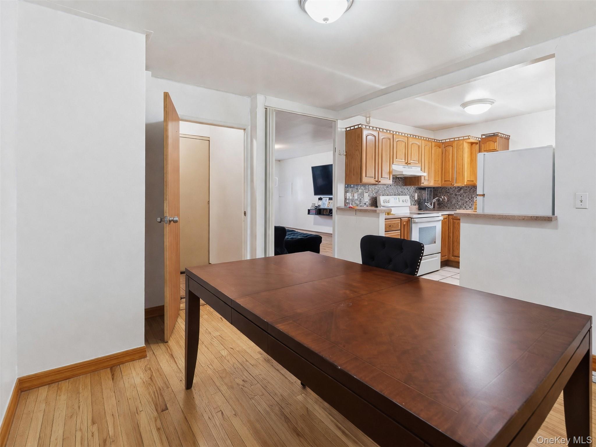 1677 Unionport Road Property Photo 4