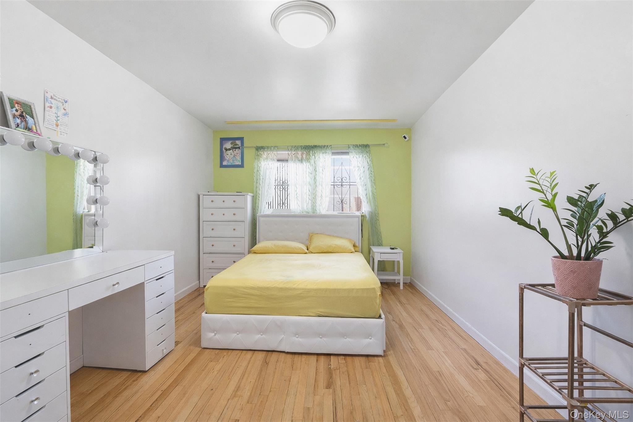 1677 Unionport Road Property Photo 7