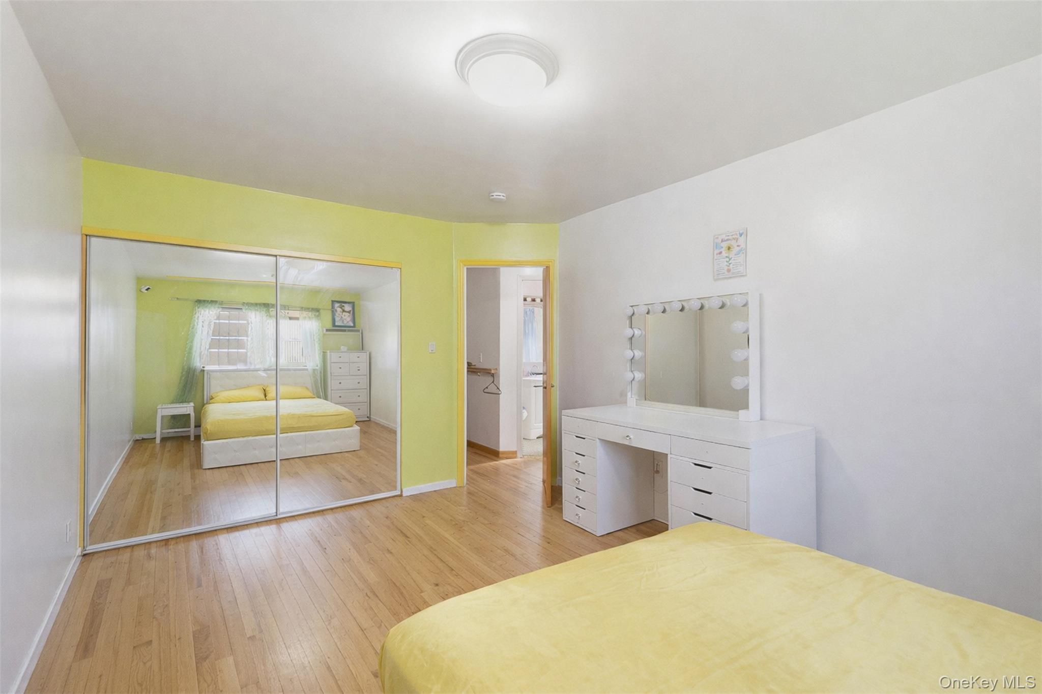 1677 Unionport Road Property Photo 8
