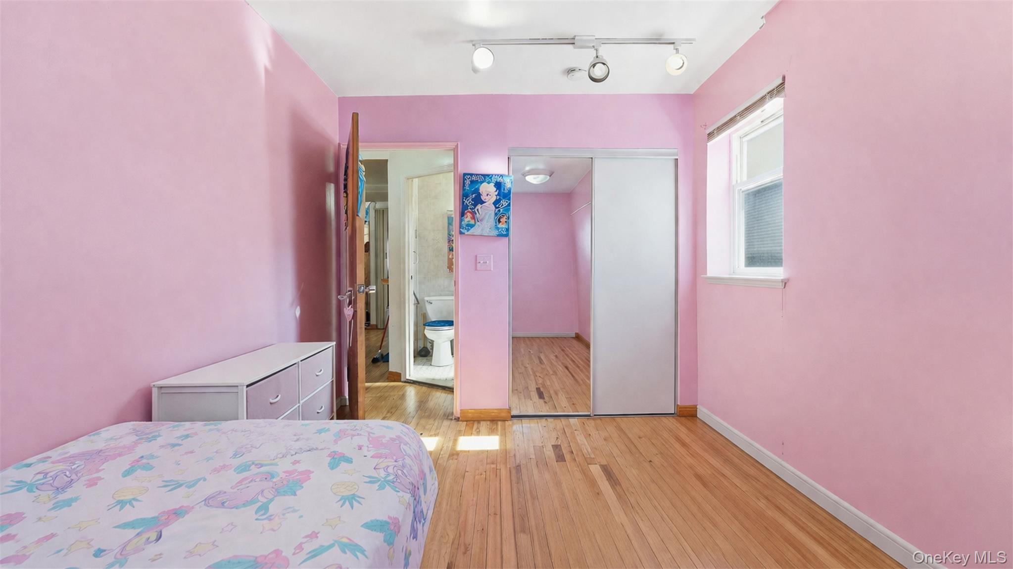 1677 Unionport Road Property Photo 10