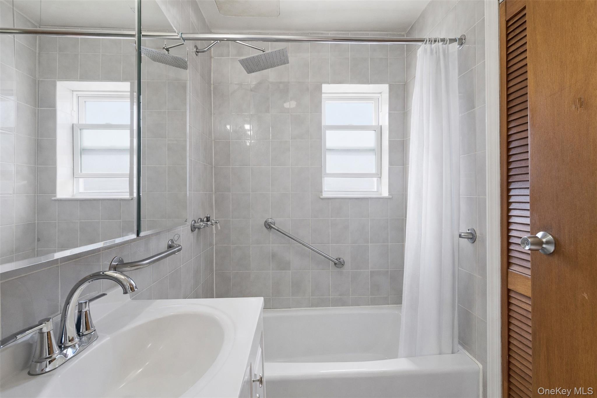 1677 Unionport Road Property Photo 12