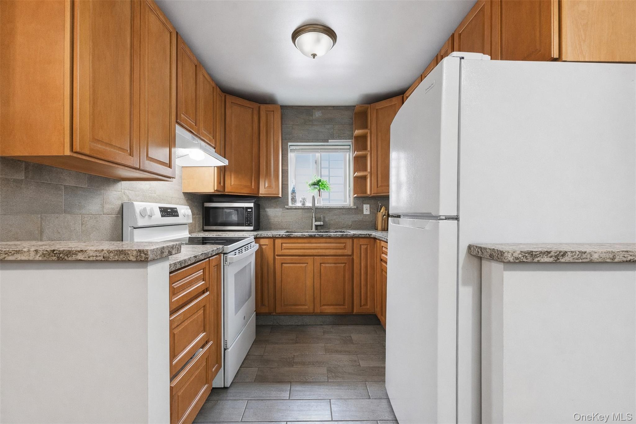 1677 Unionport Road Property Photo 16