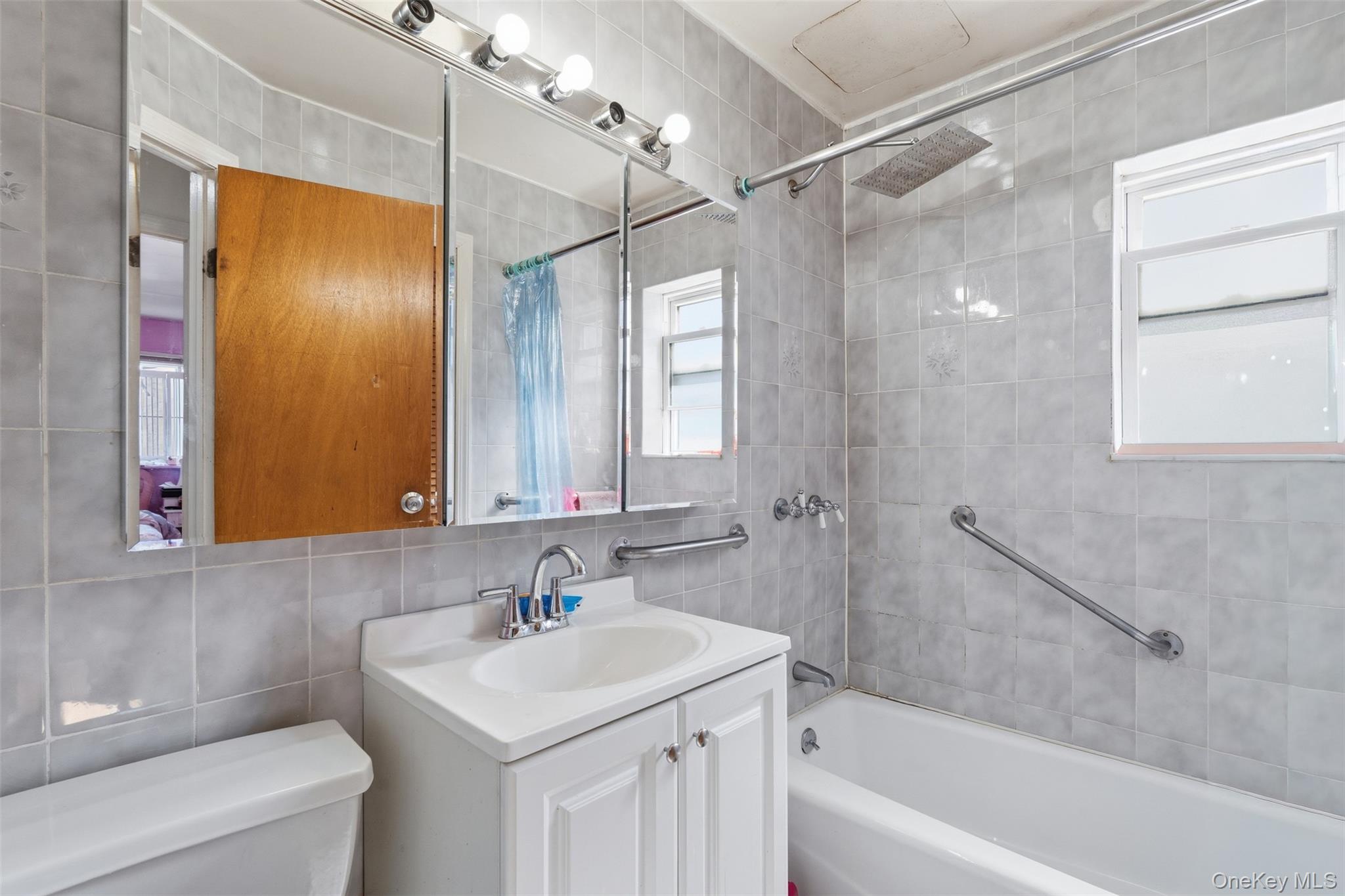 1677 Unionport Road Property Photo 26