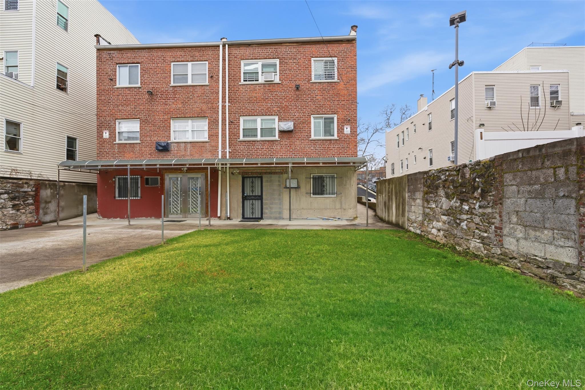 1677 Unionport Road Property Photo 32