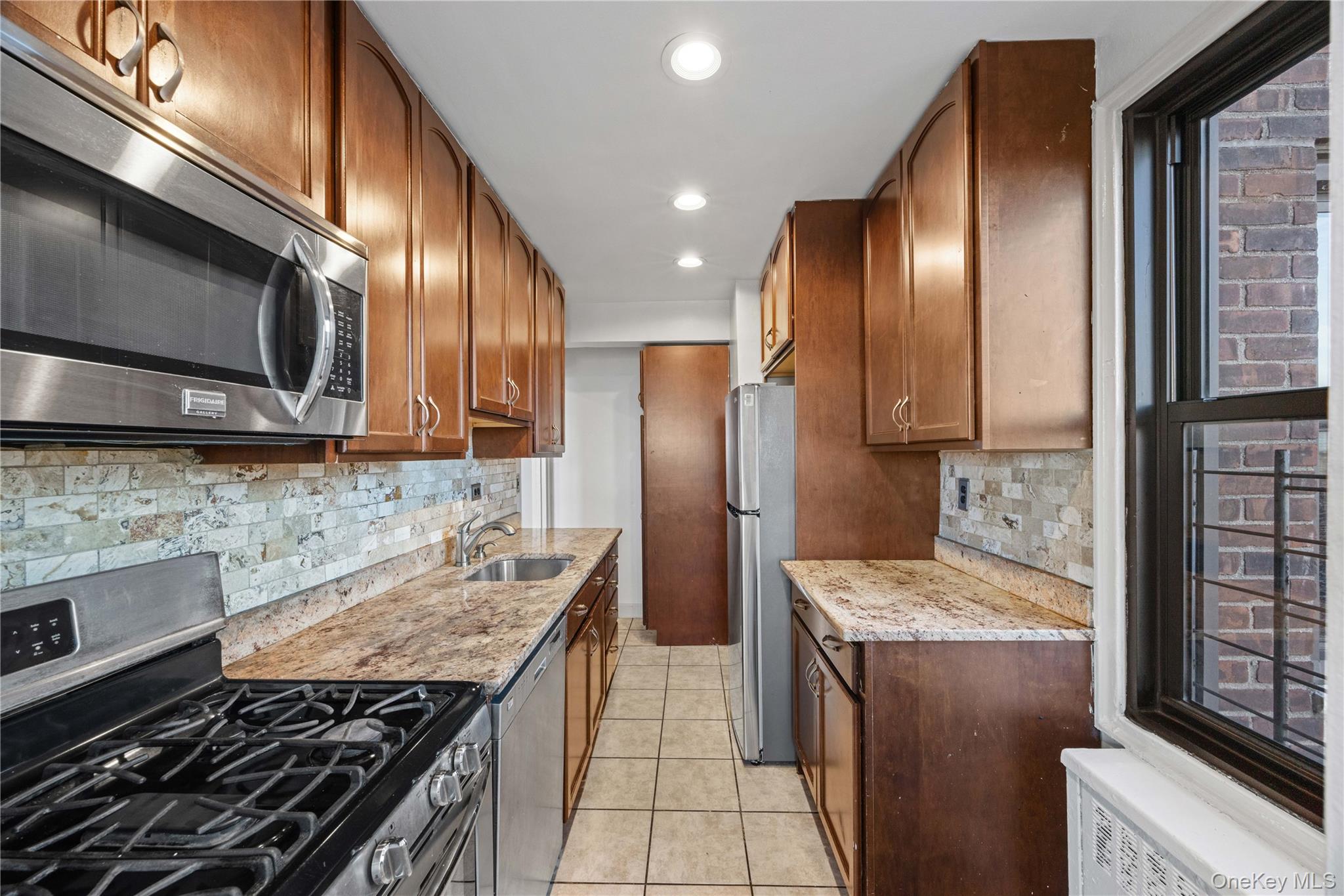 2835 Webb Avenue 9e Property Photo 17