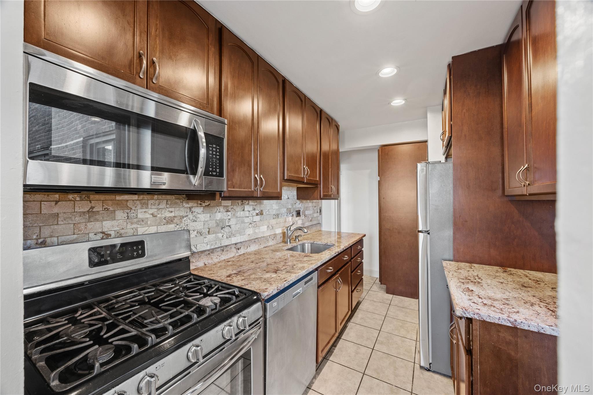 2835 Webb Avenue 9e Property Photo 18