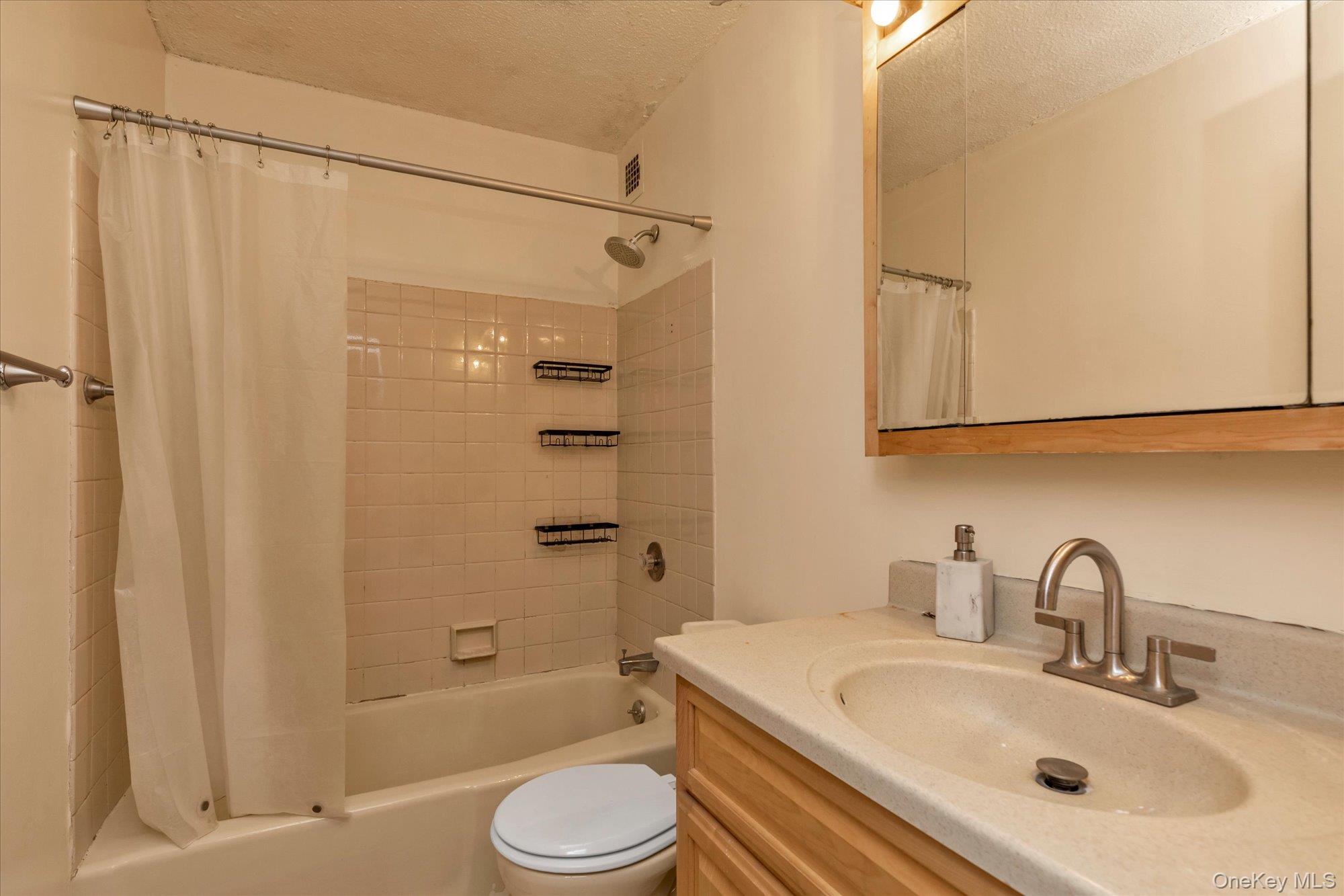 15038 Union Turnpike 2h Property Photo 11