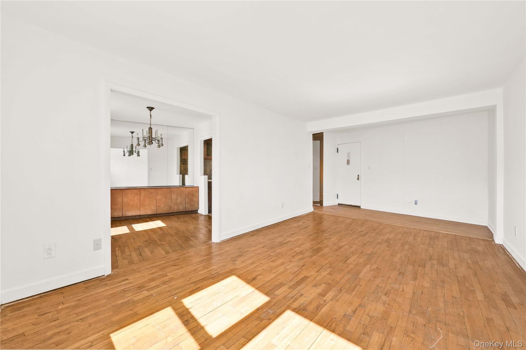 58-03 Calloway Street 5e Property Photo 6