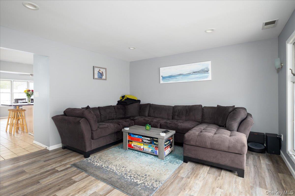 843 Greenbelt Parkway Property Photo 2