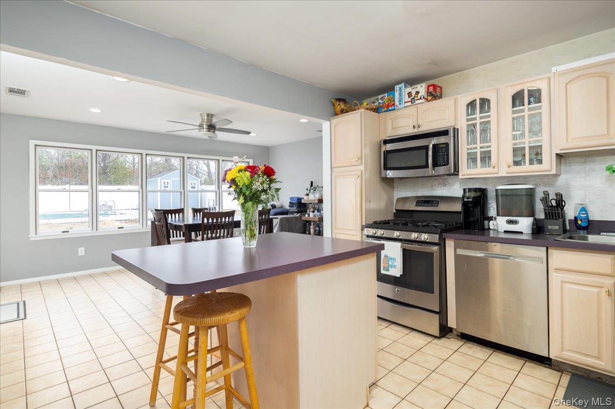 843 Greenbelt Parkway Property Photo 4