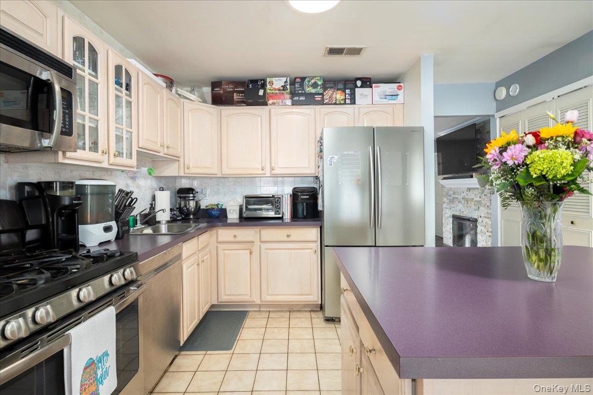 843 Greenbelt Parkway Property Photo 5