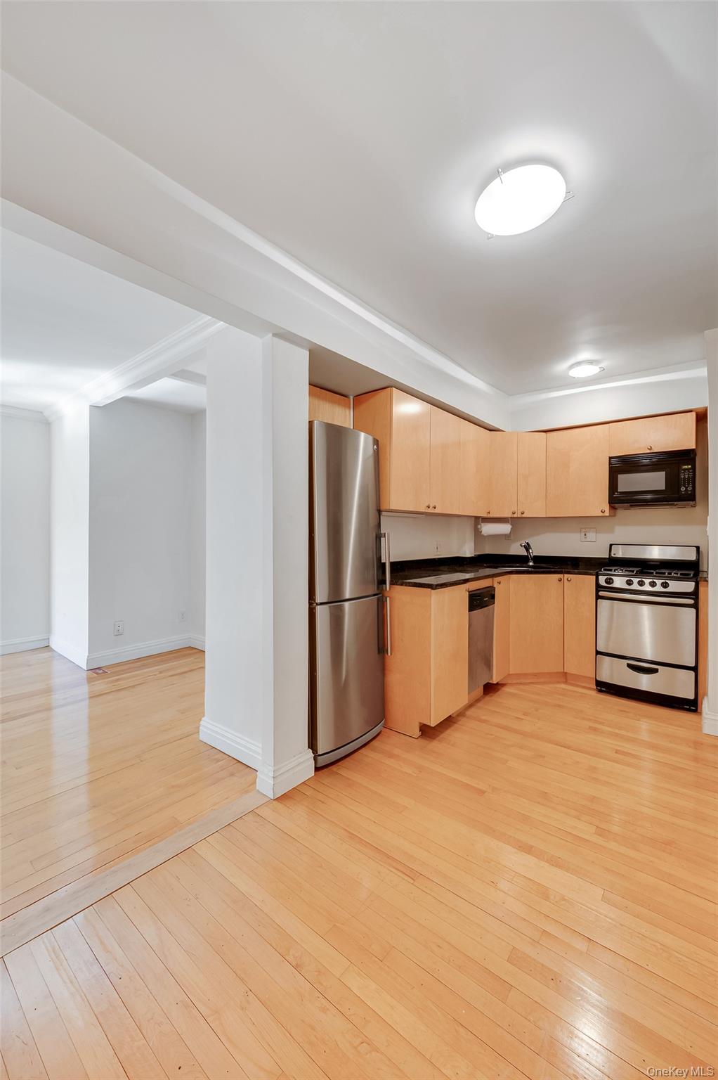 39-35 51st Street 6e Property Photo 4