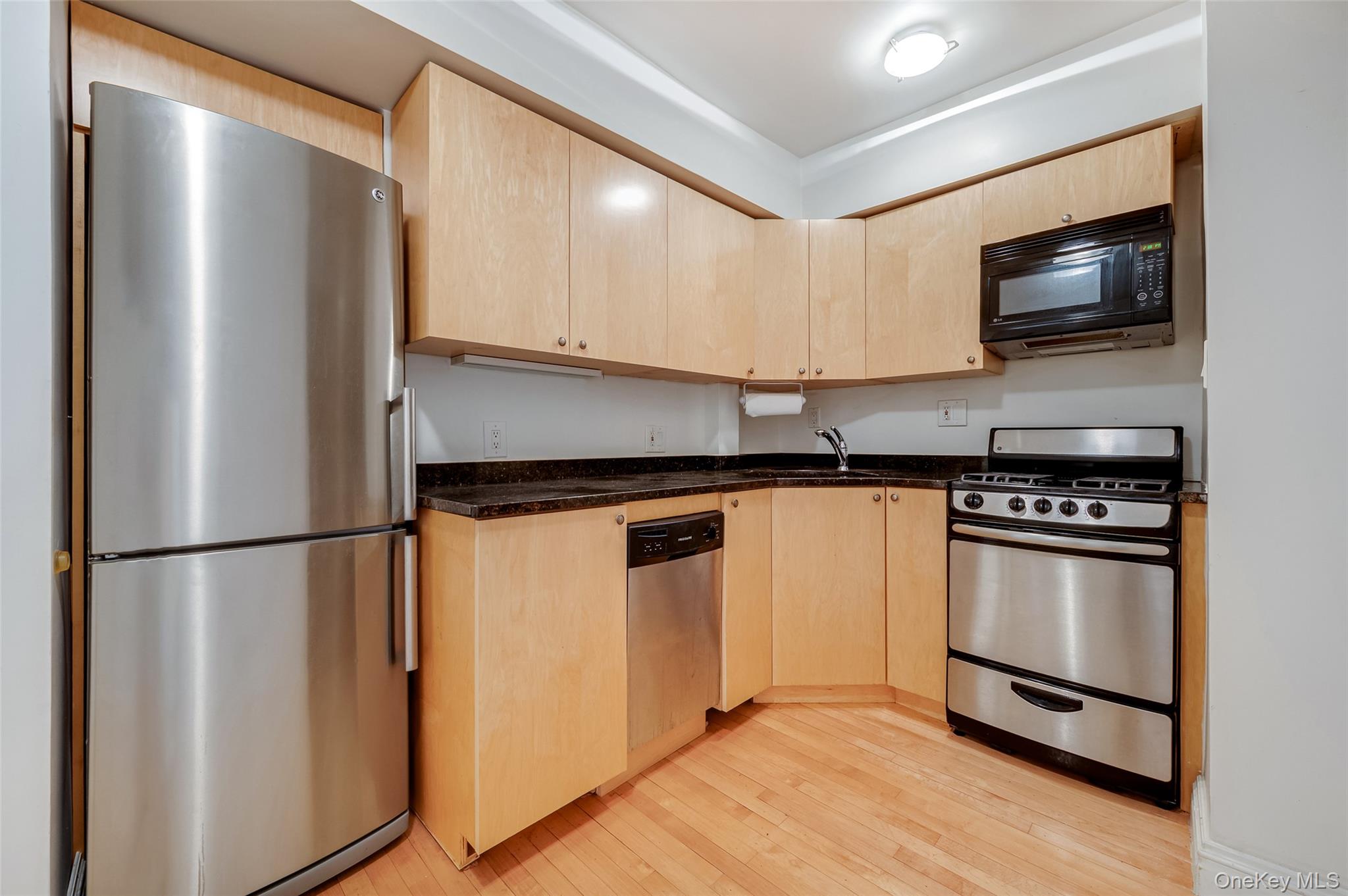 39-35 51st Street 6e Property Photo 6