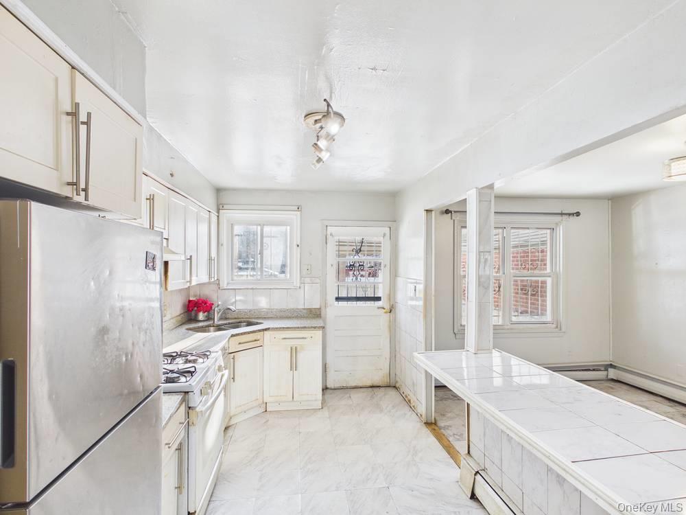 1256 Allerton Avenue Property Photo 10