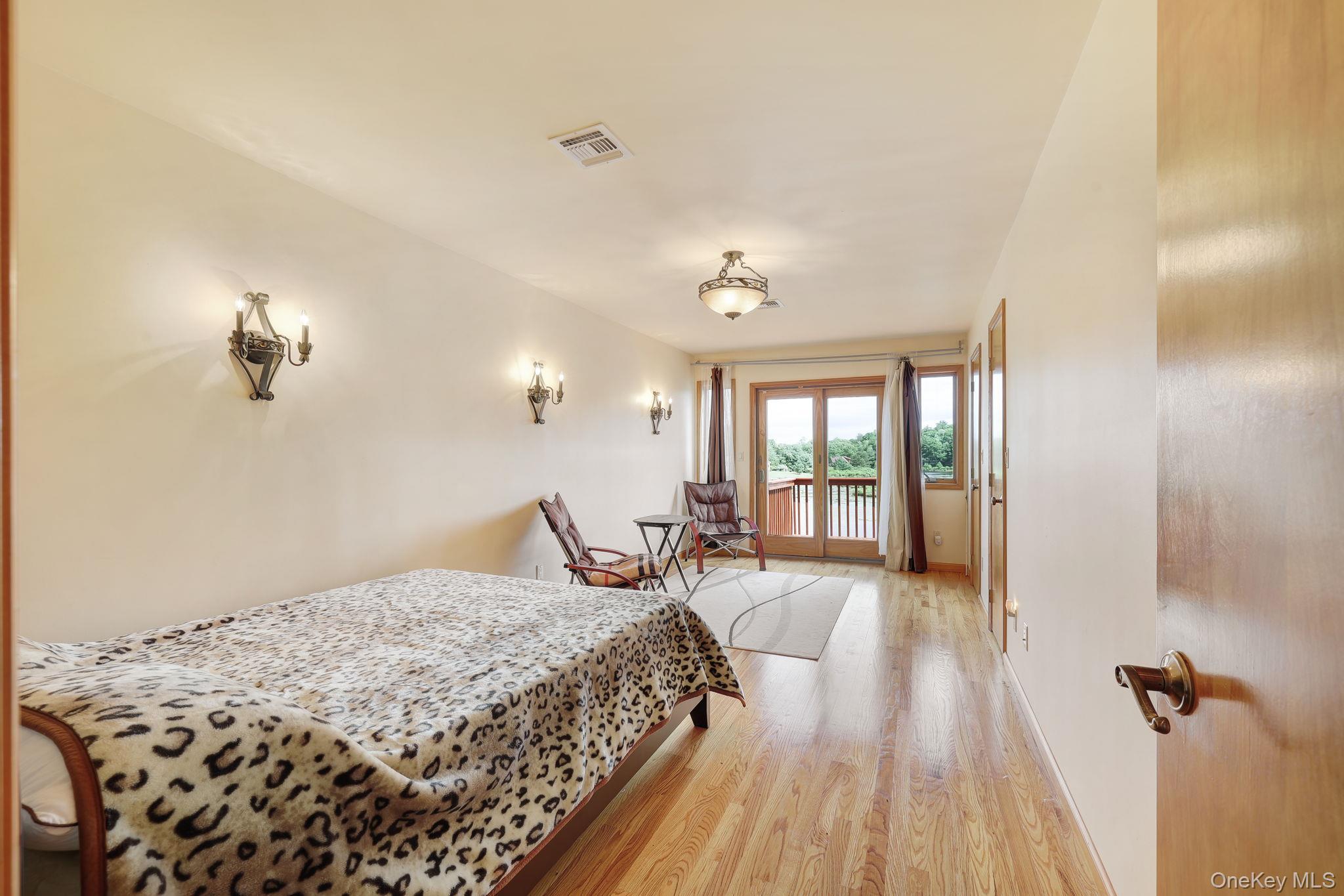 9 Surrey Street Property Photo 43