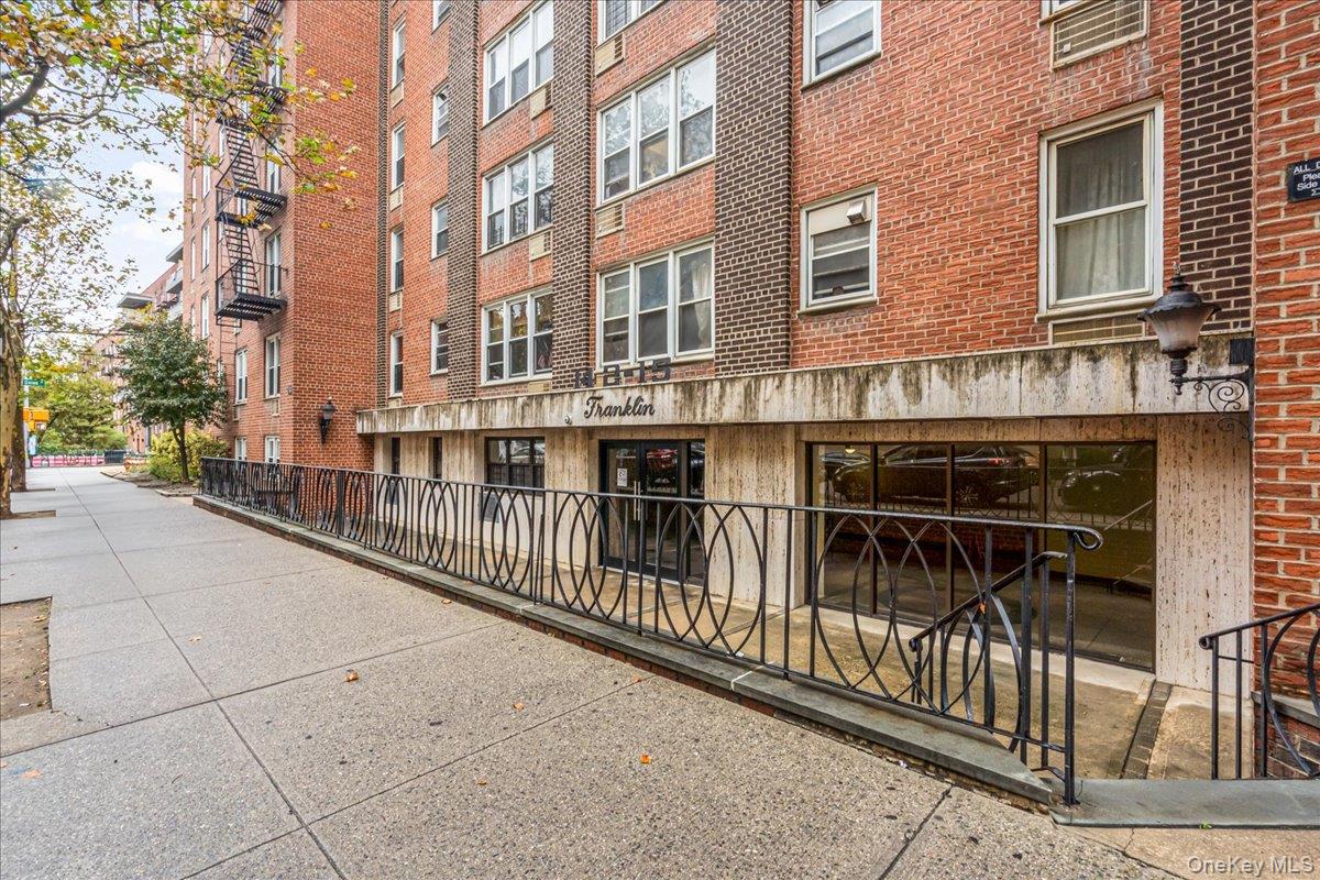 14215 Franklin Avenue 3A Property Photo 1