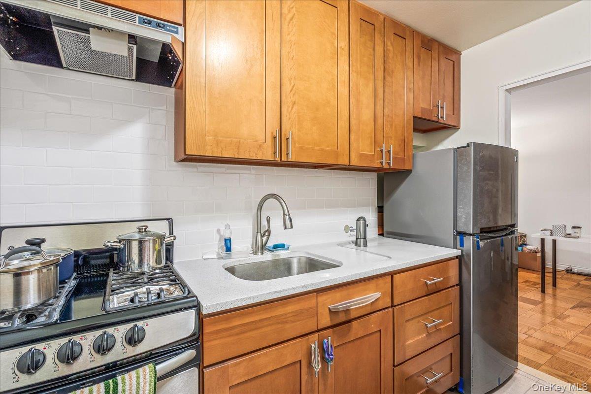 14215 Franklin Avenue 3a Property Photo 11