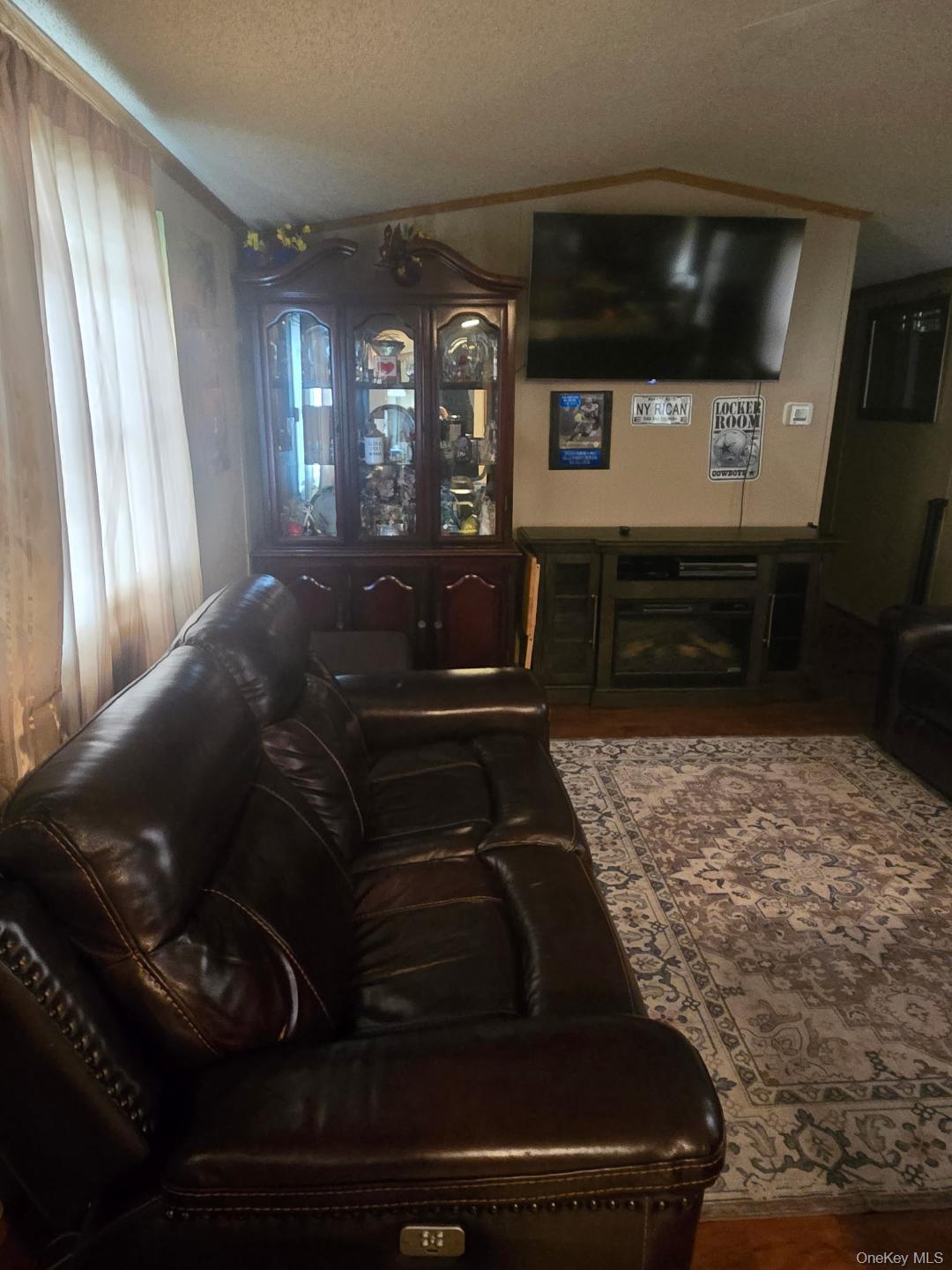 2701 Goethals Road H4 Property Photo 6