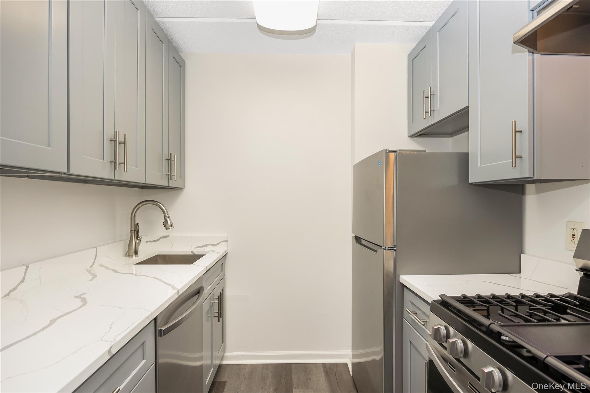 135 Post Avenue 1o Property Photo 7
