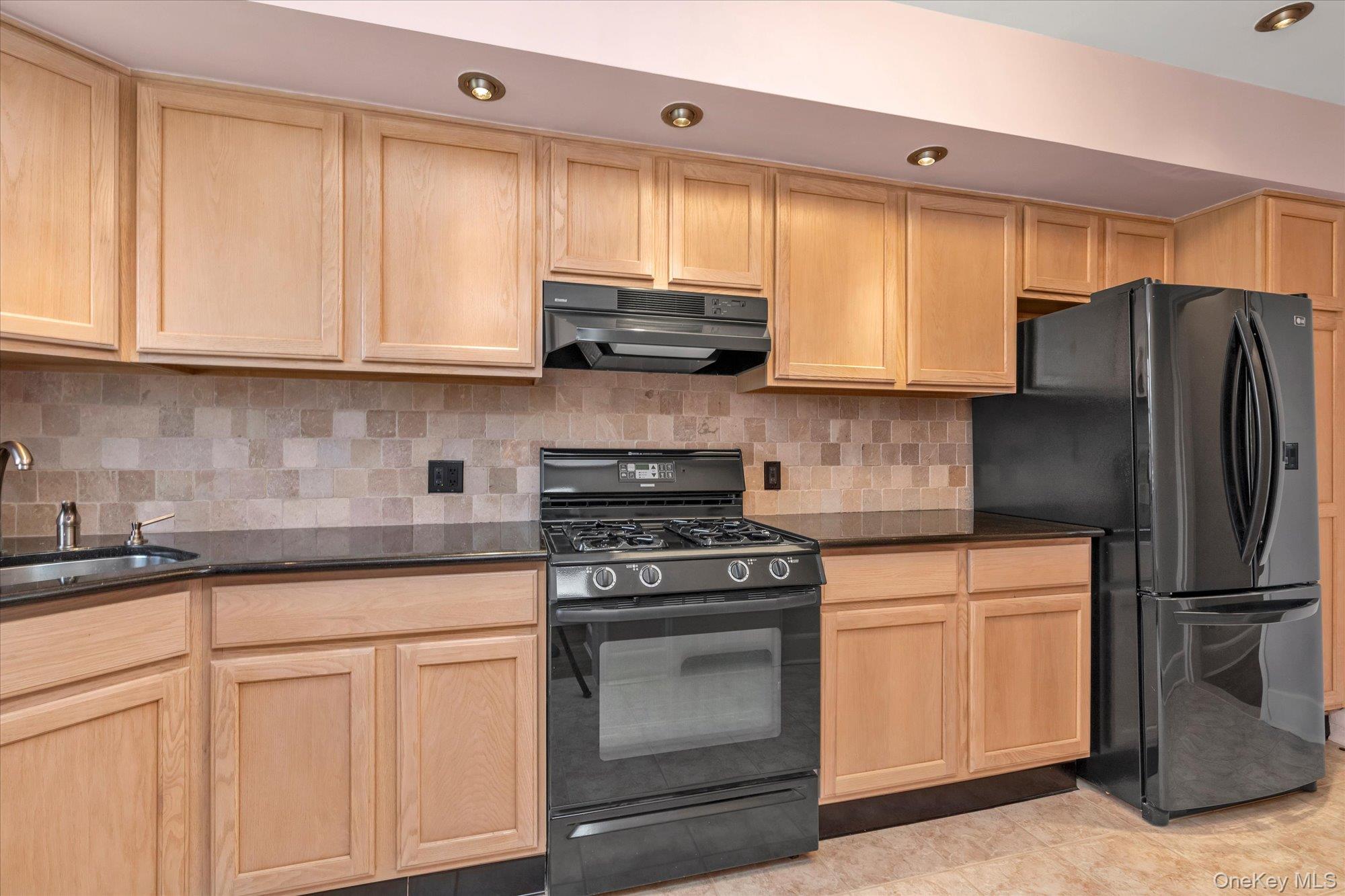102 S Village Avenue 3b Property Photo 5