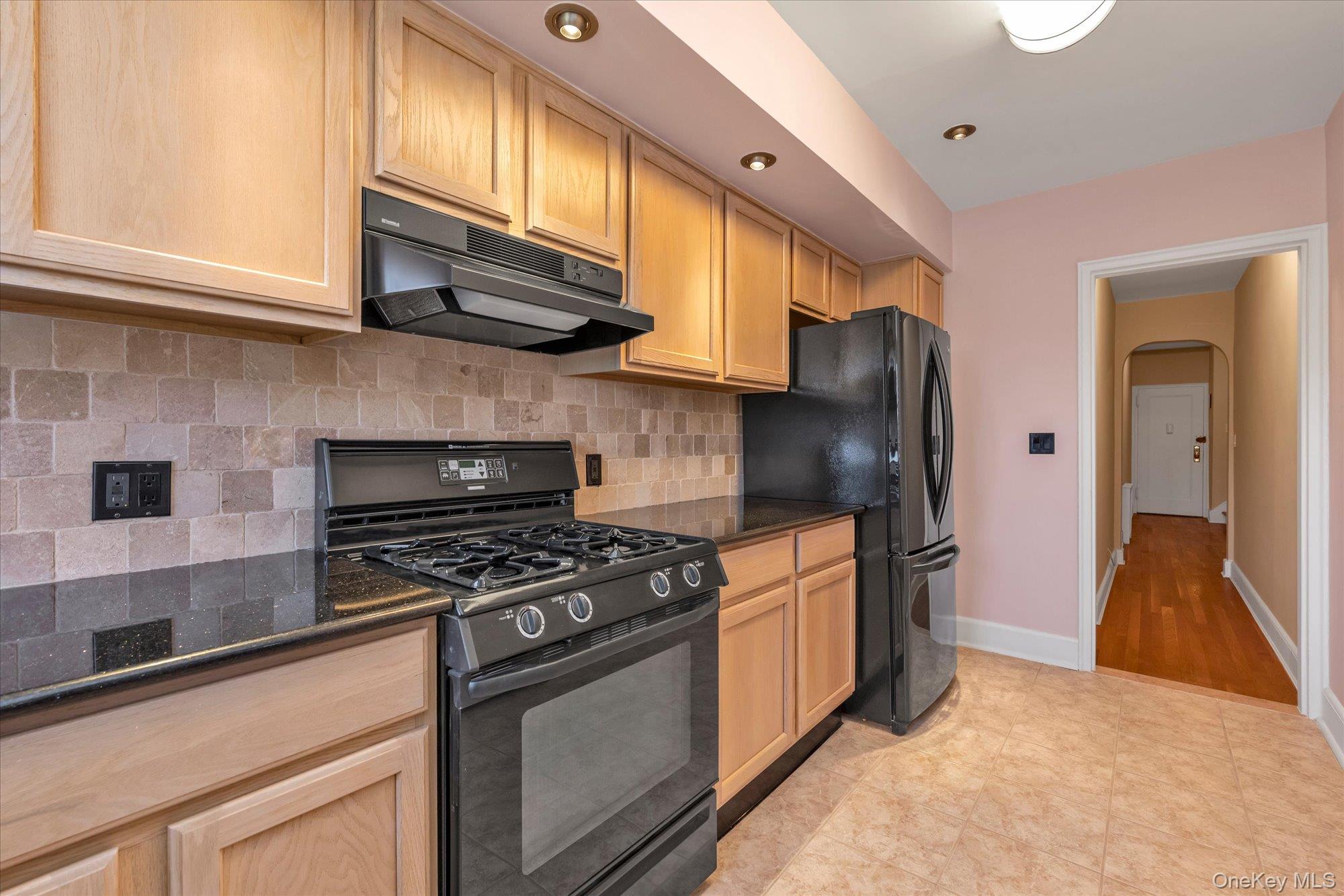 102 S Village Avenue 3b Property Photo 6