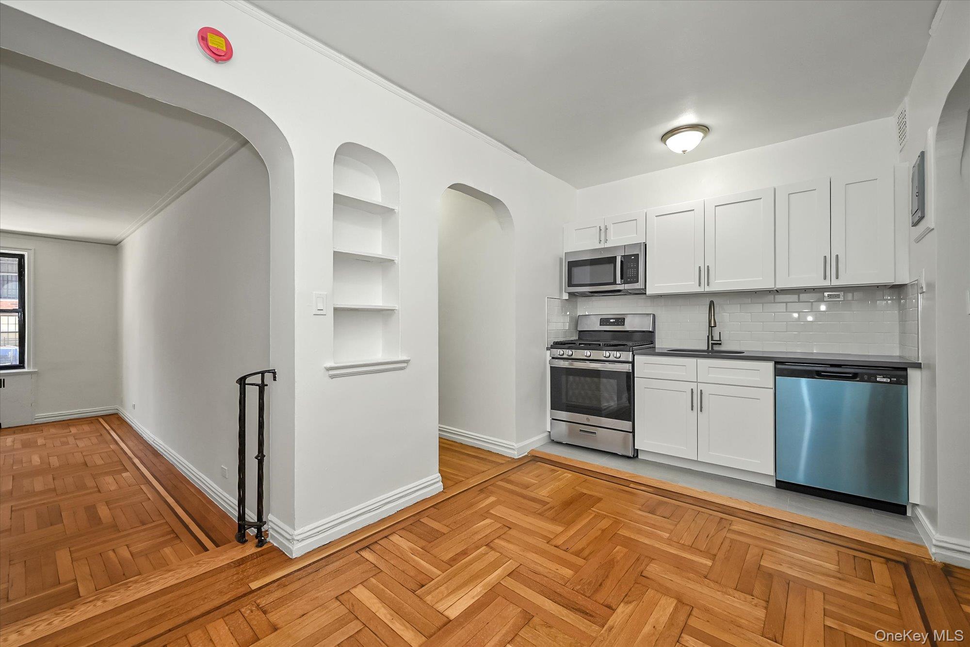 2685 Creston Avenue 1-e Property Photo 9