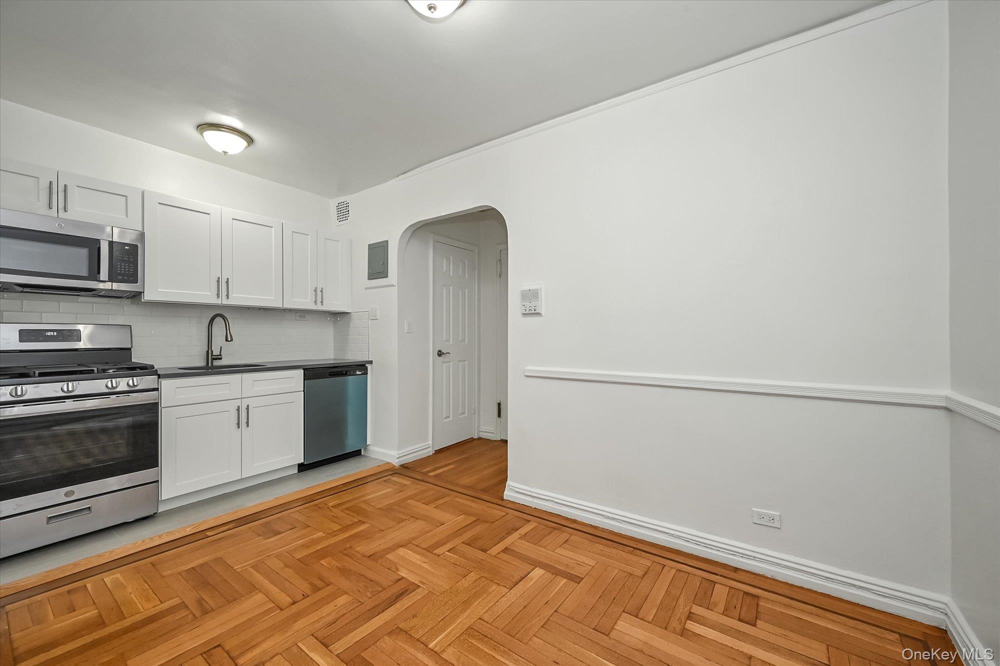 2685 Creston Avenue 1-e Property Photo 10