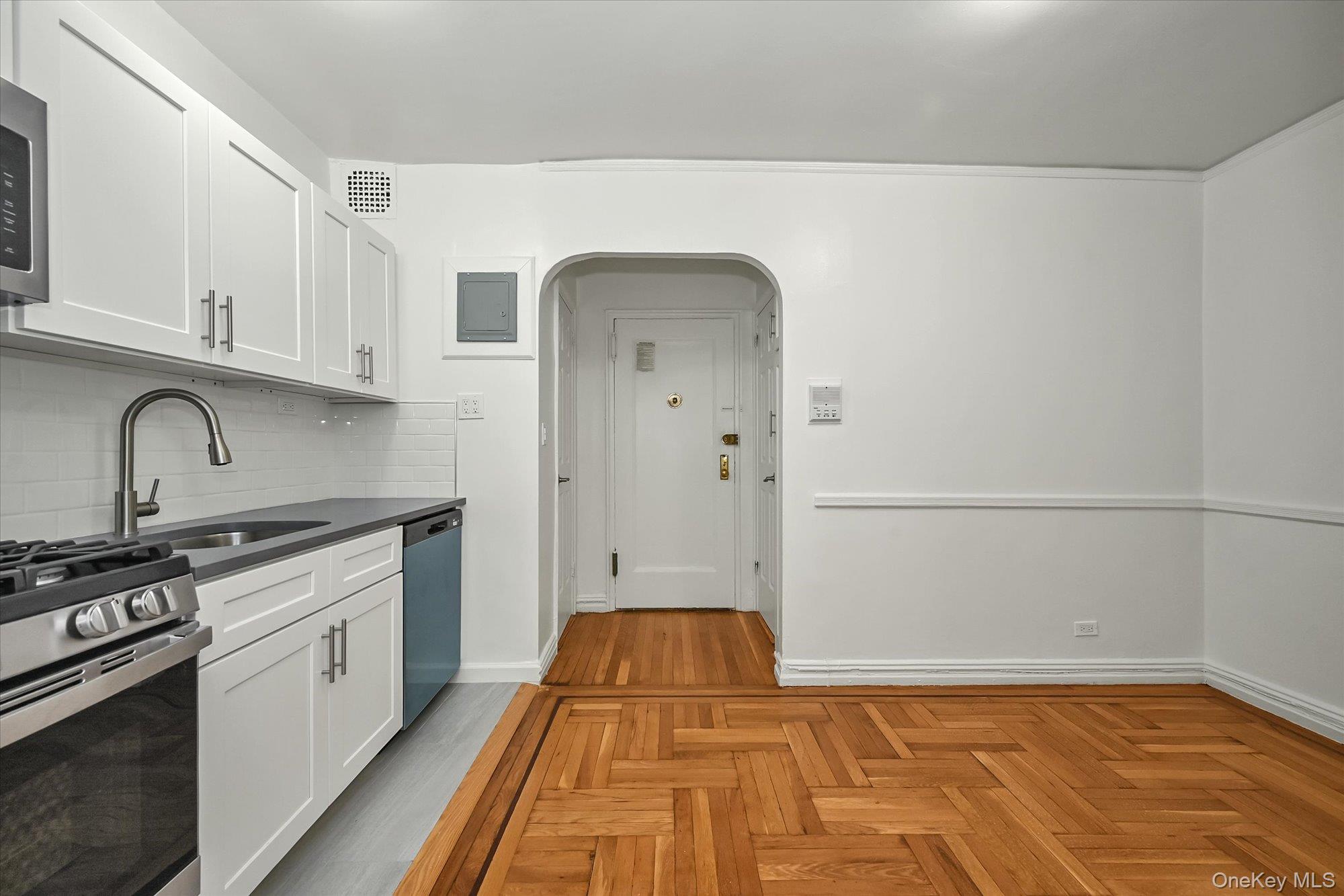 2685 Creston Avenue 1-e Property Photo 11