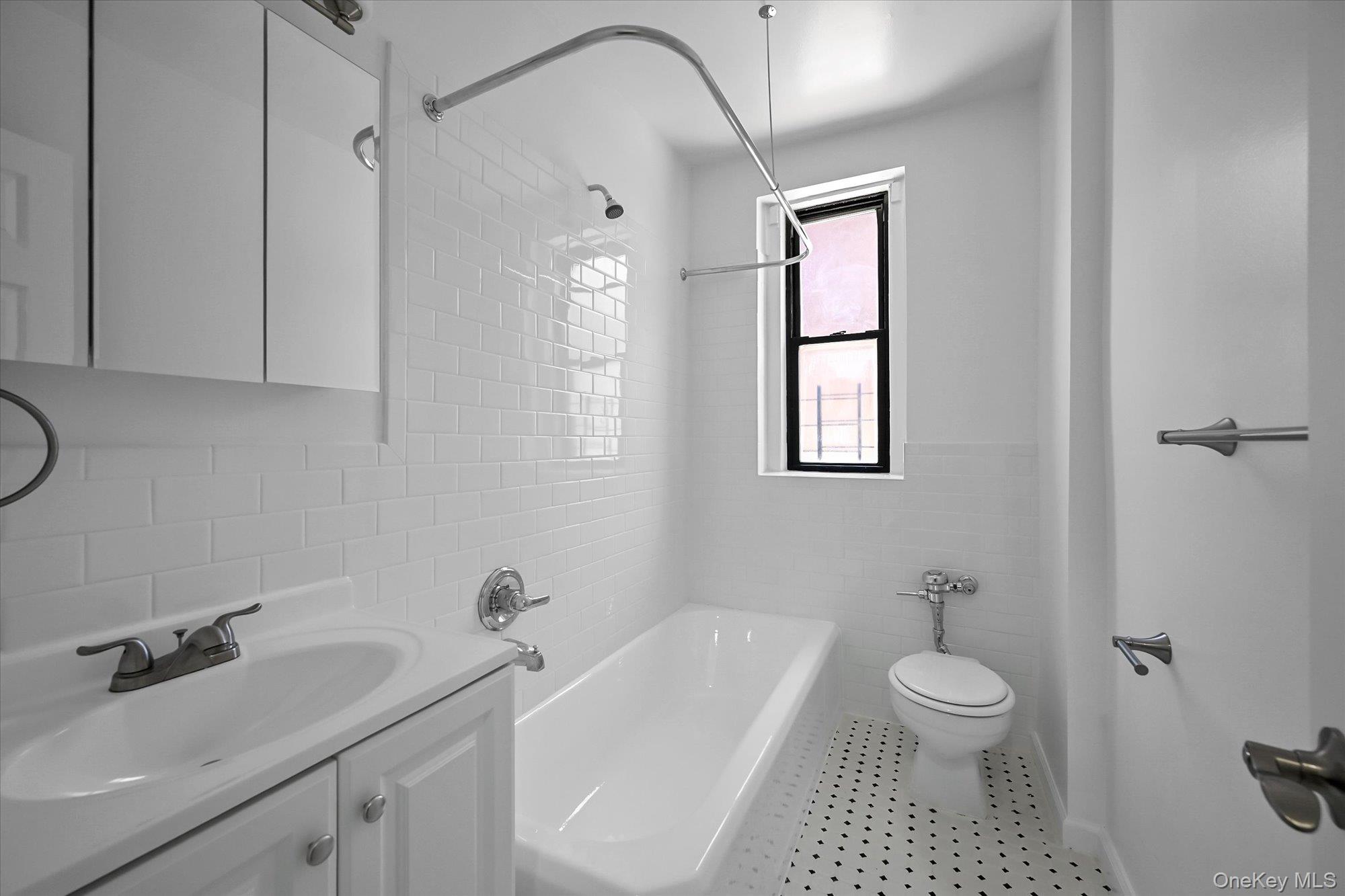 2685 Creston Avenue 1-e Property Photo 13