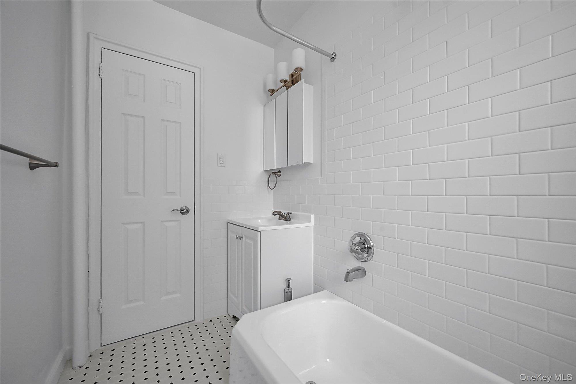 2685 Creston Avenue 1-e Property Photo 14