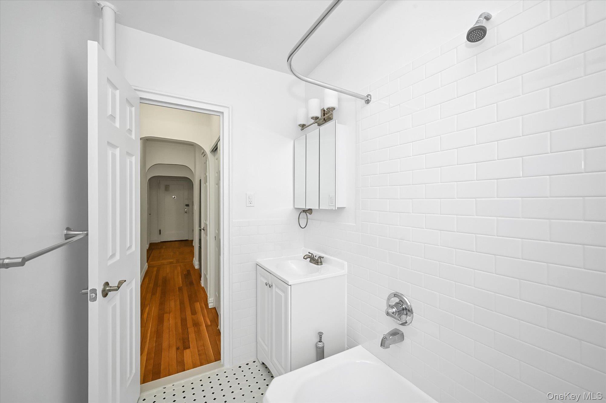 2685 Creston Avenue 1-e Property Photo 15