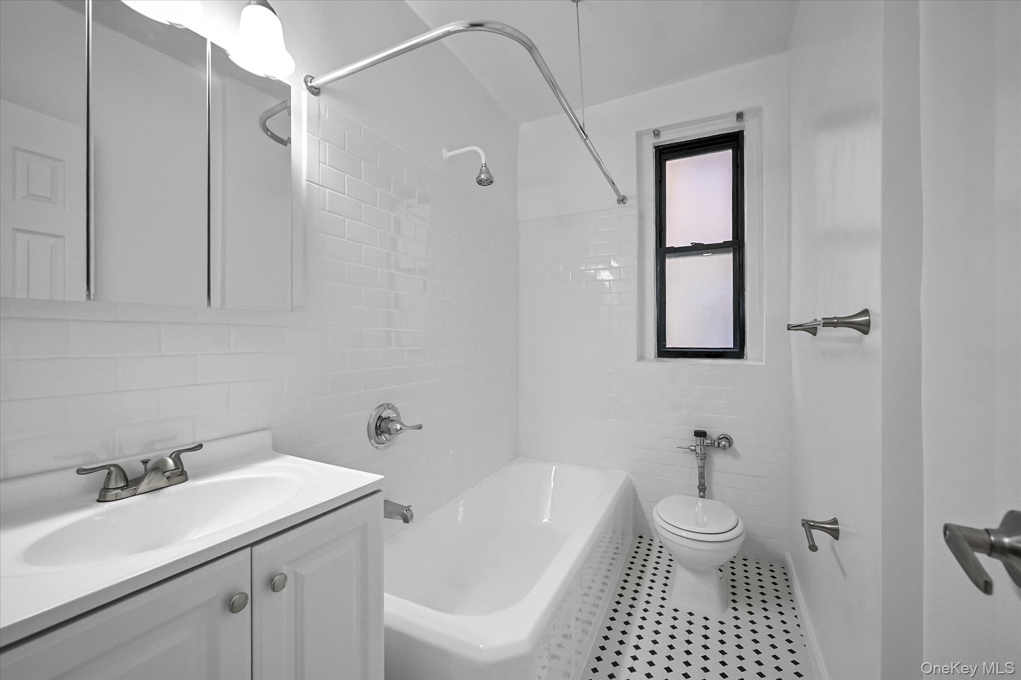 2685 Creston Avenue 2-f Property Photo 17