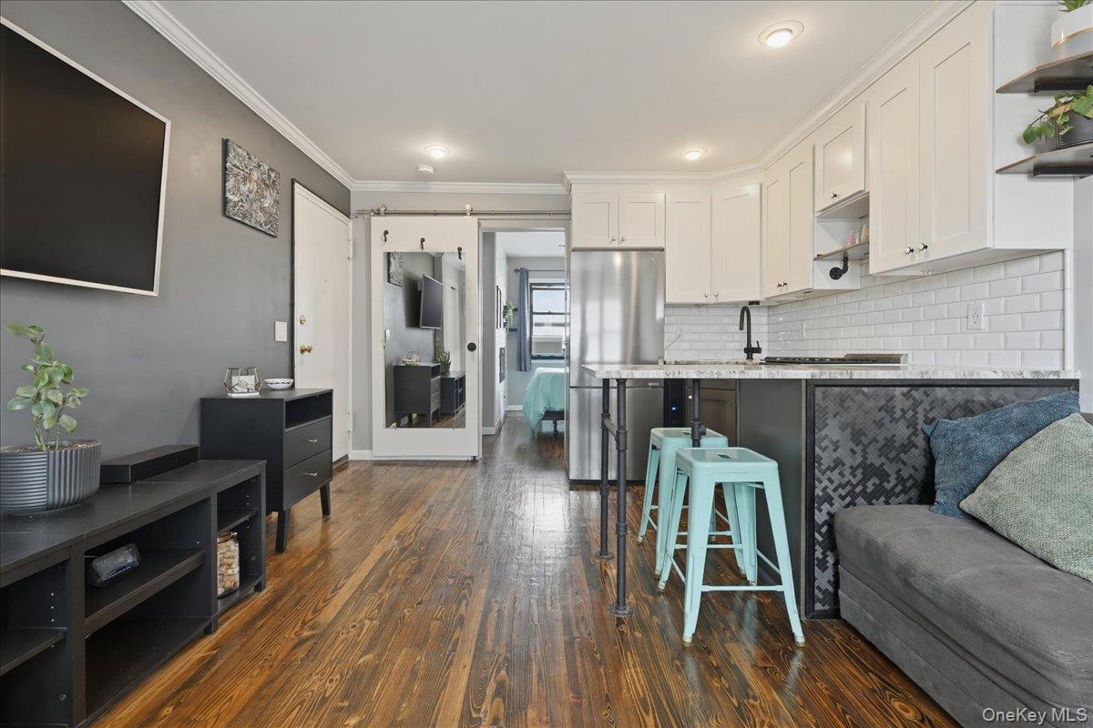 65 W Broadway 8b Property Photo 3