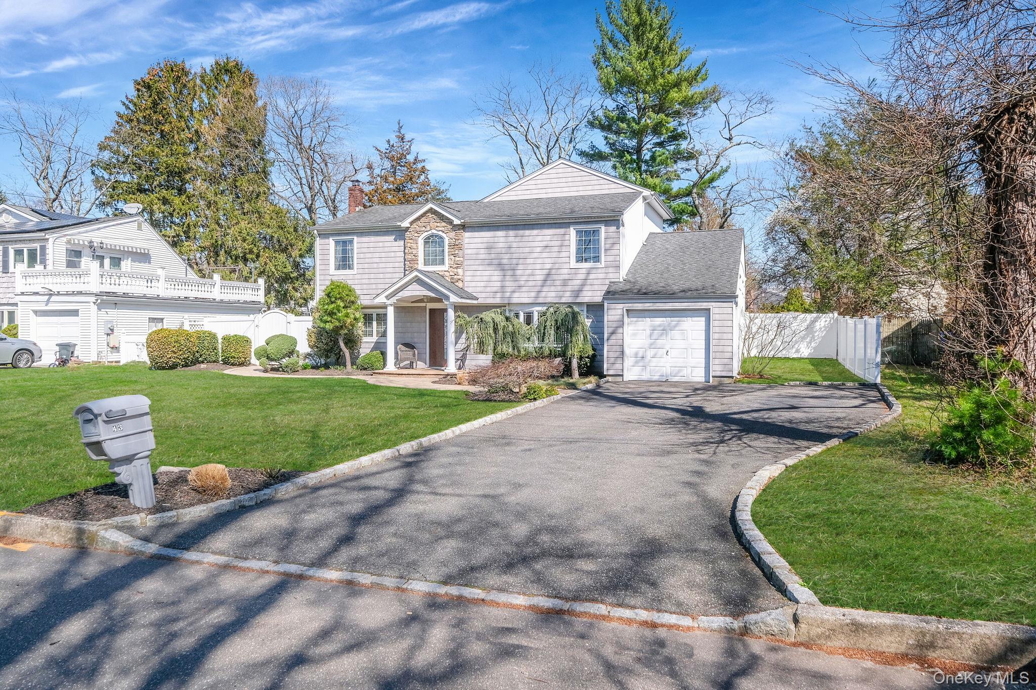 43 Hallock Avenue Property Photo 3