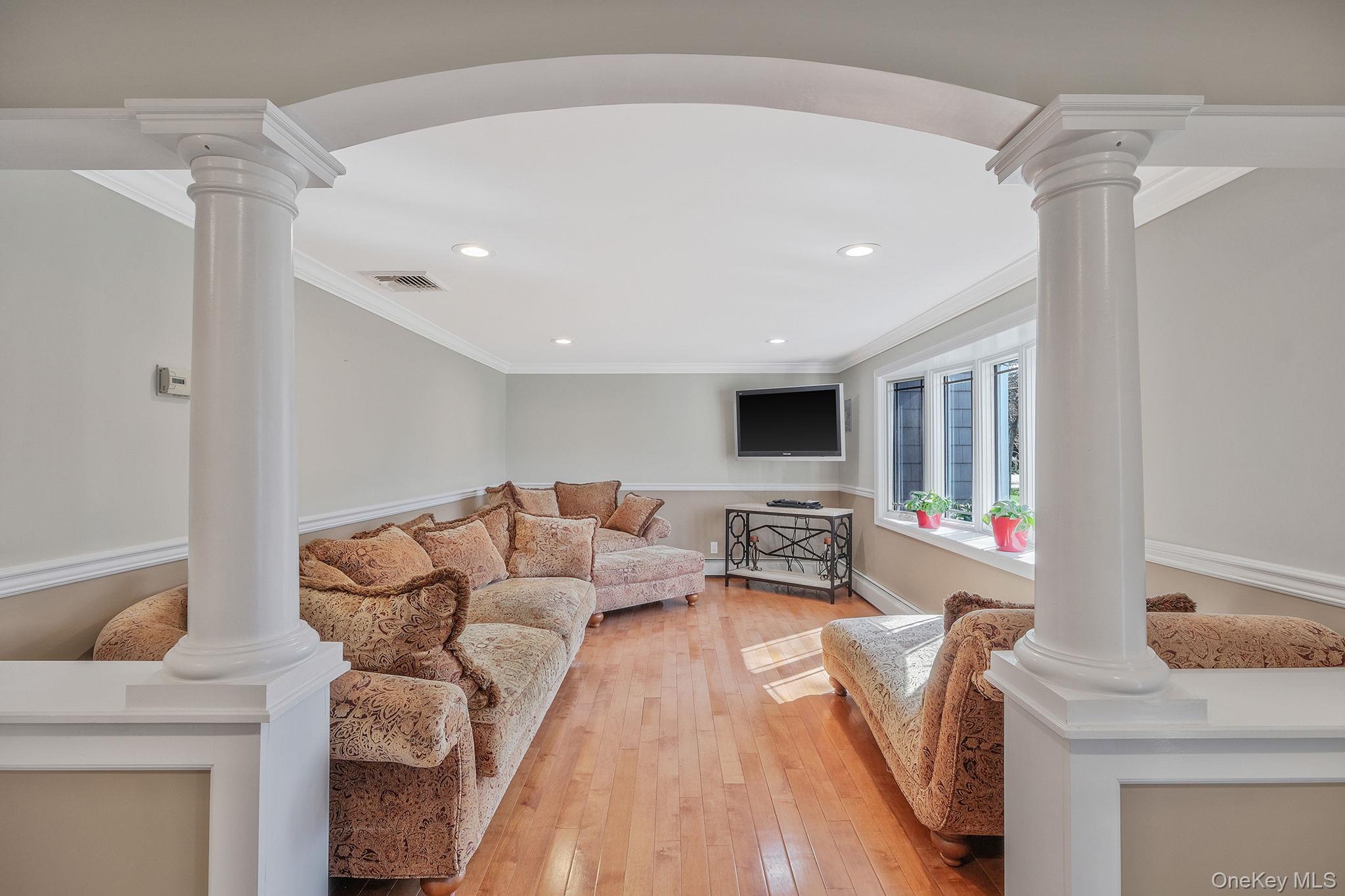 43 Hallock Avenue Property Photo 8