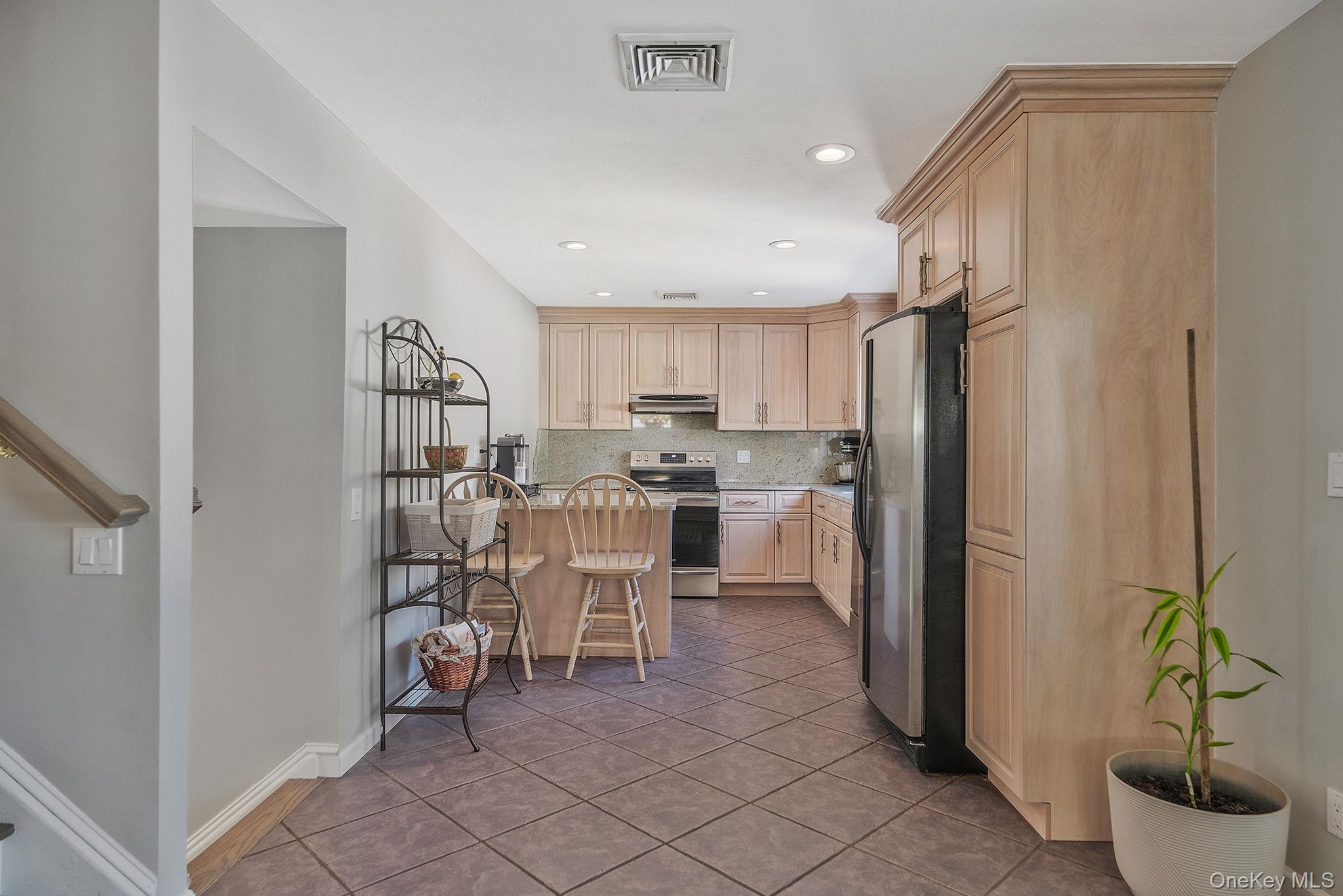 43 Hallock Avenue Property Photo 16
