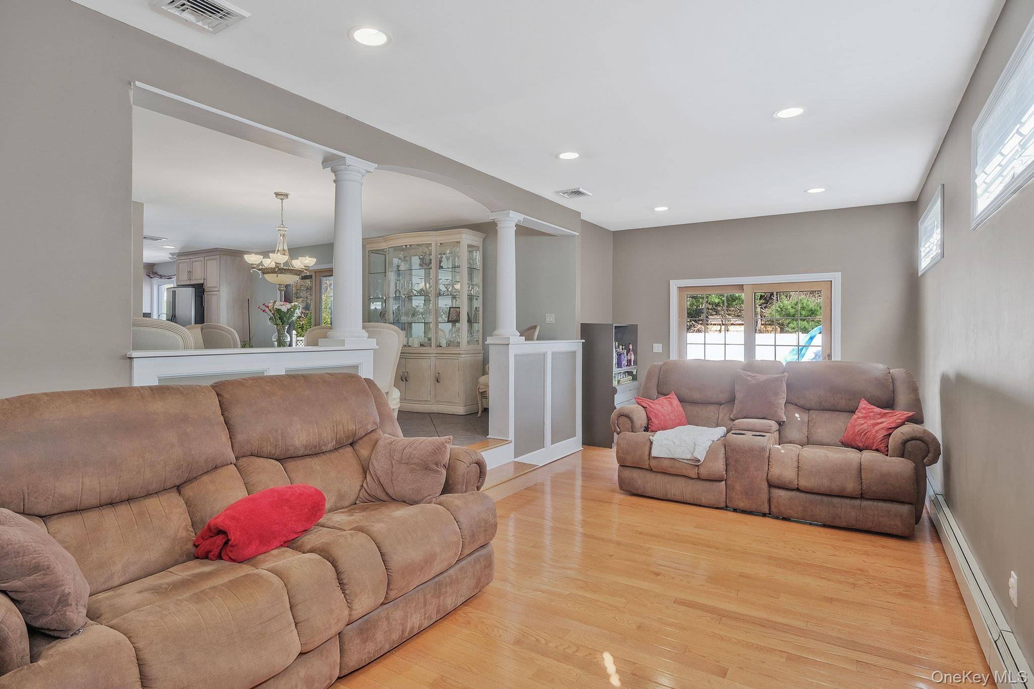 43 Hallock Avenue Property Photo 27